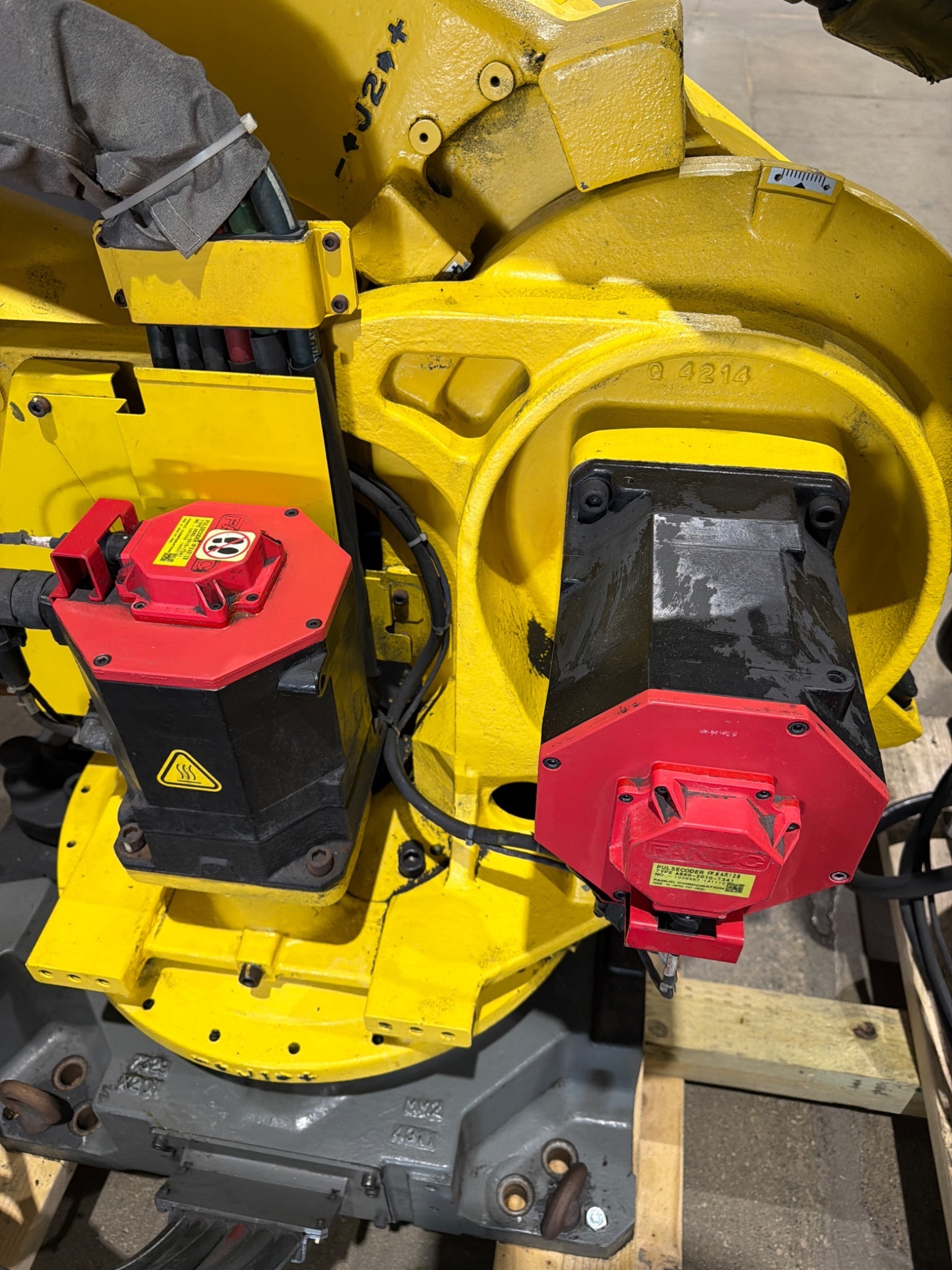 FANUC R‑2000iB/210F Complete w/ R‑30iB Controller USED 3