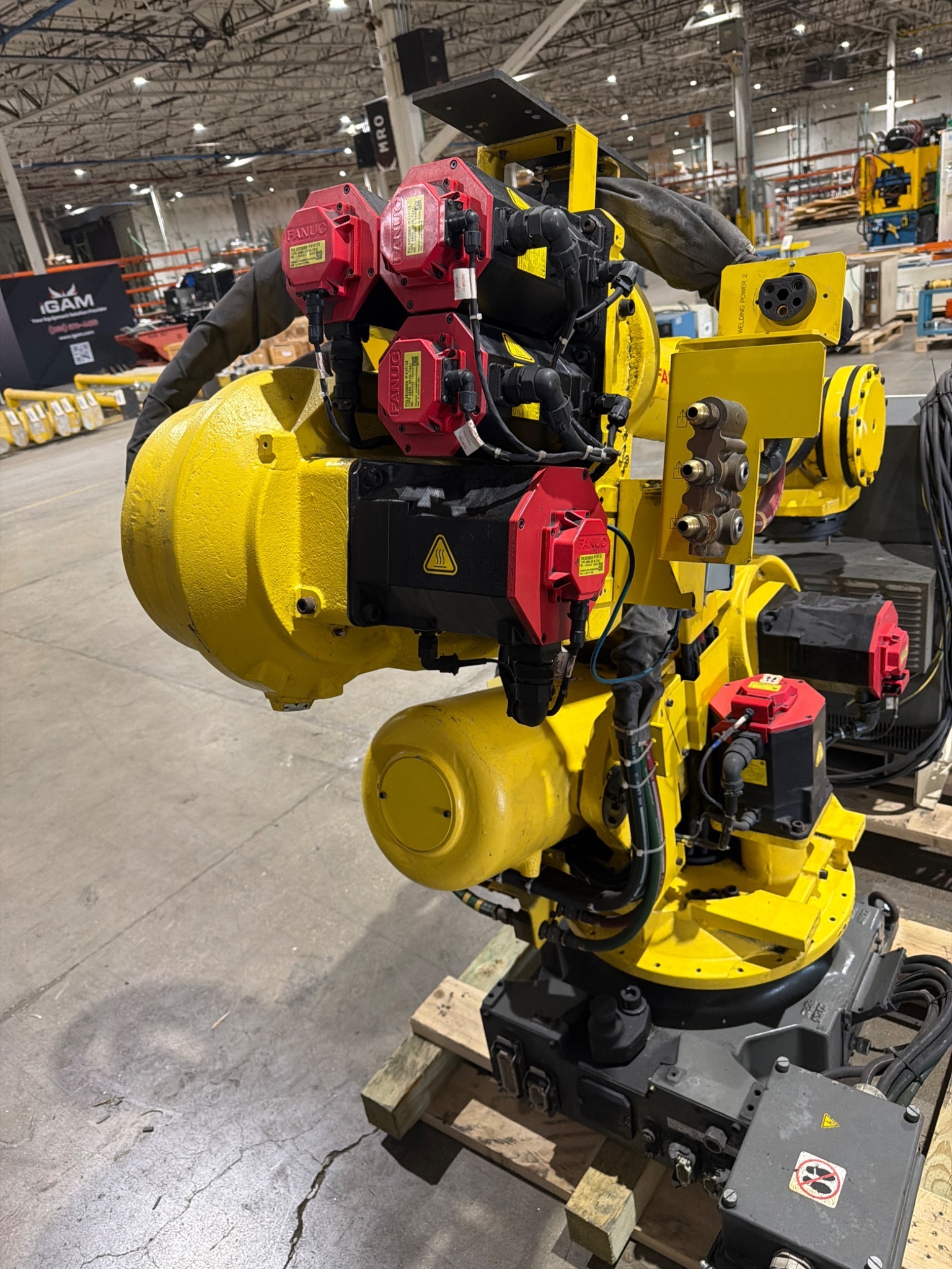 FANUC R‑2000iB/210F Complete w/ R‑30iB Controller USED 6