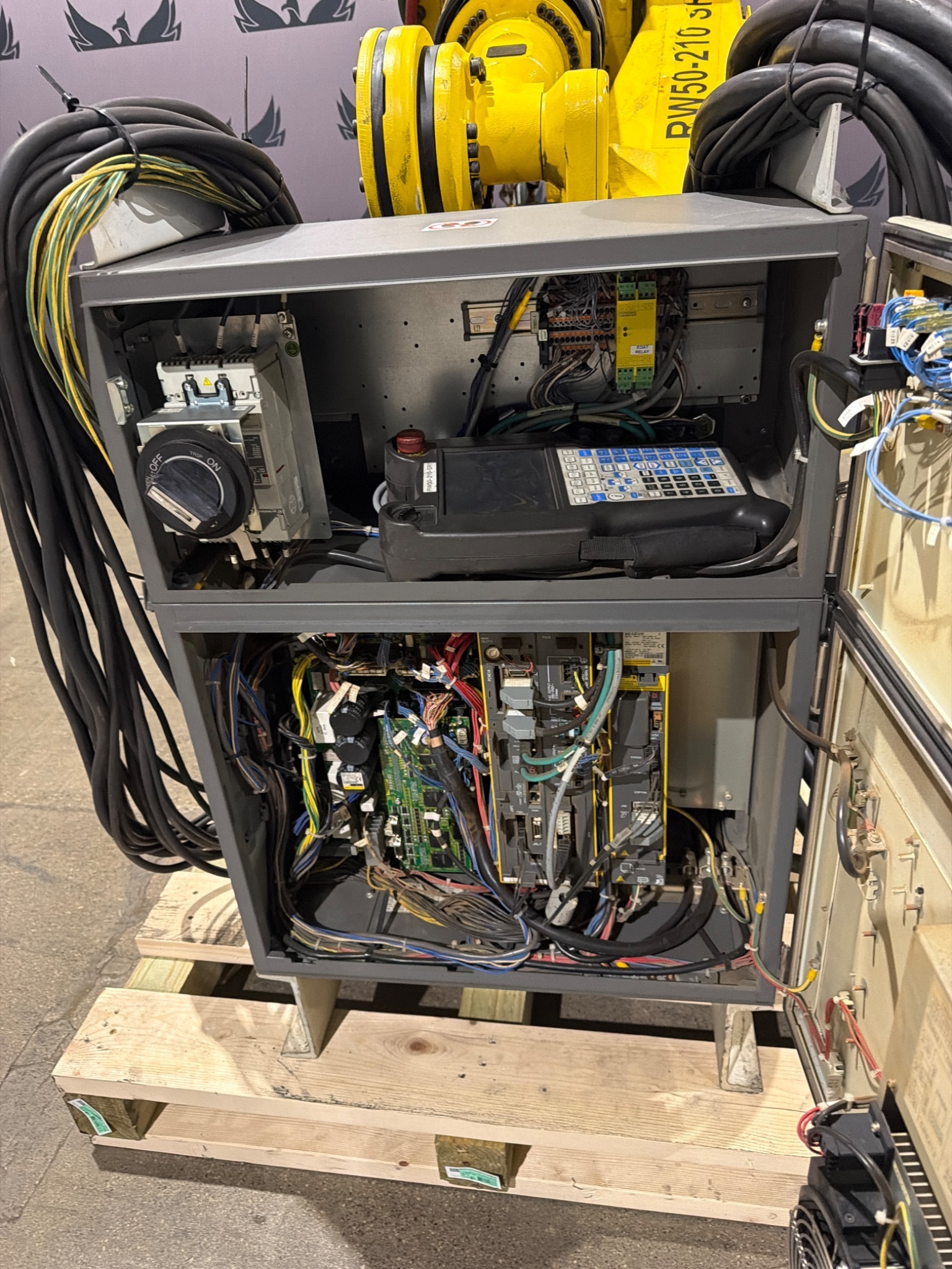 FANUC R‑2000iB/210F Complete w/ R‑30iB Controller USED 10