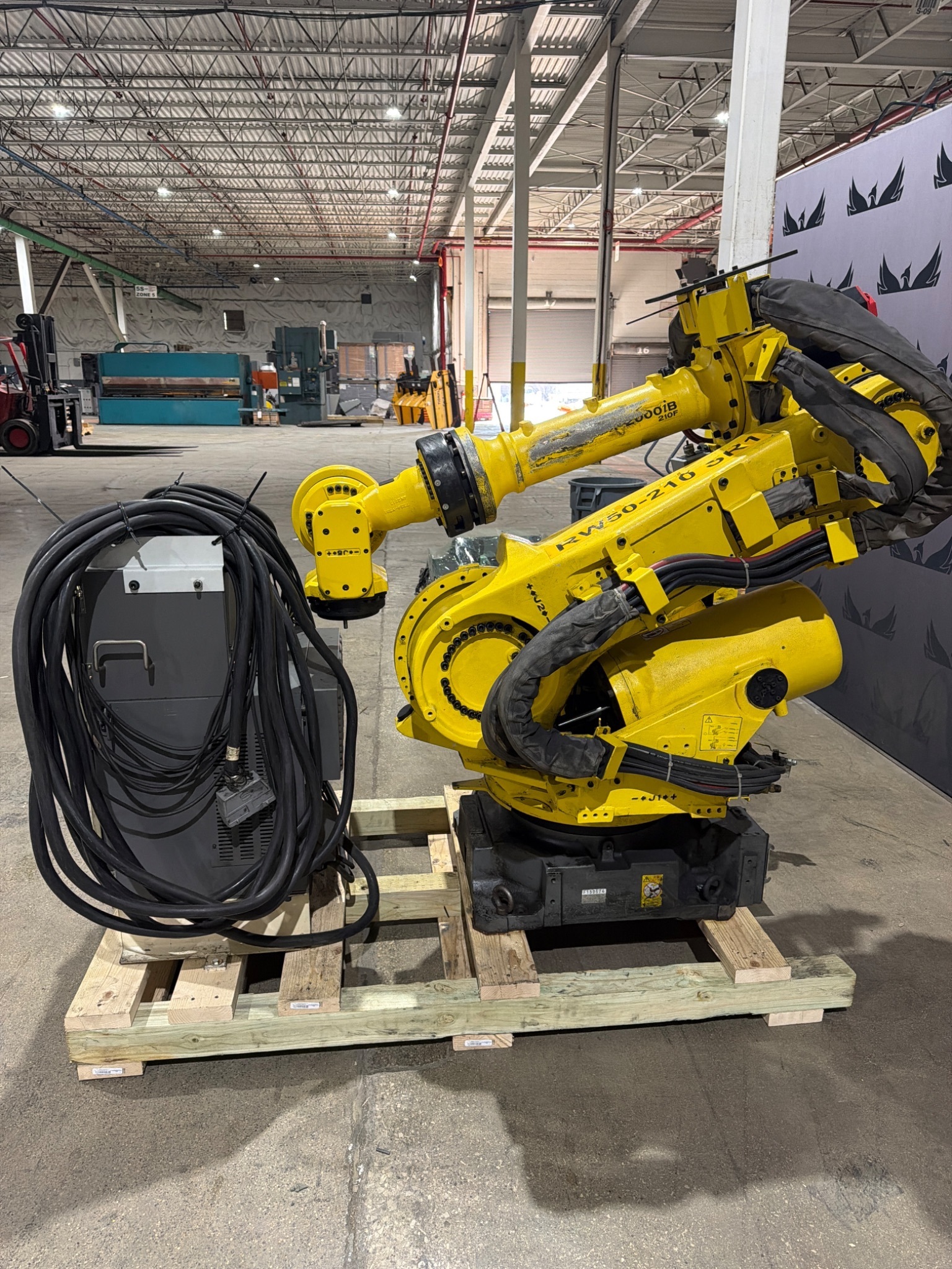 FANUC R‑2000iB/210F Complete w/ R‑30iB Controller USED 12