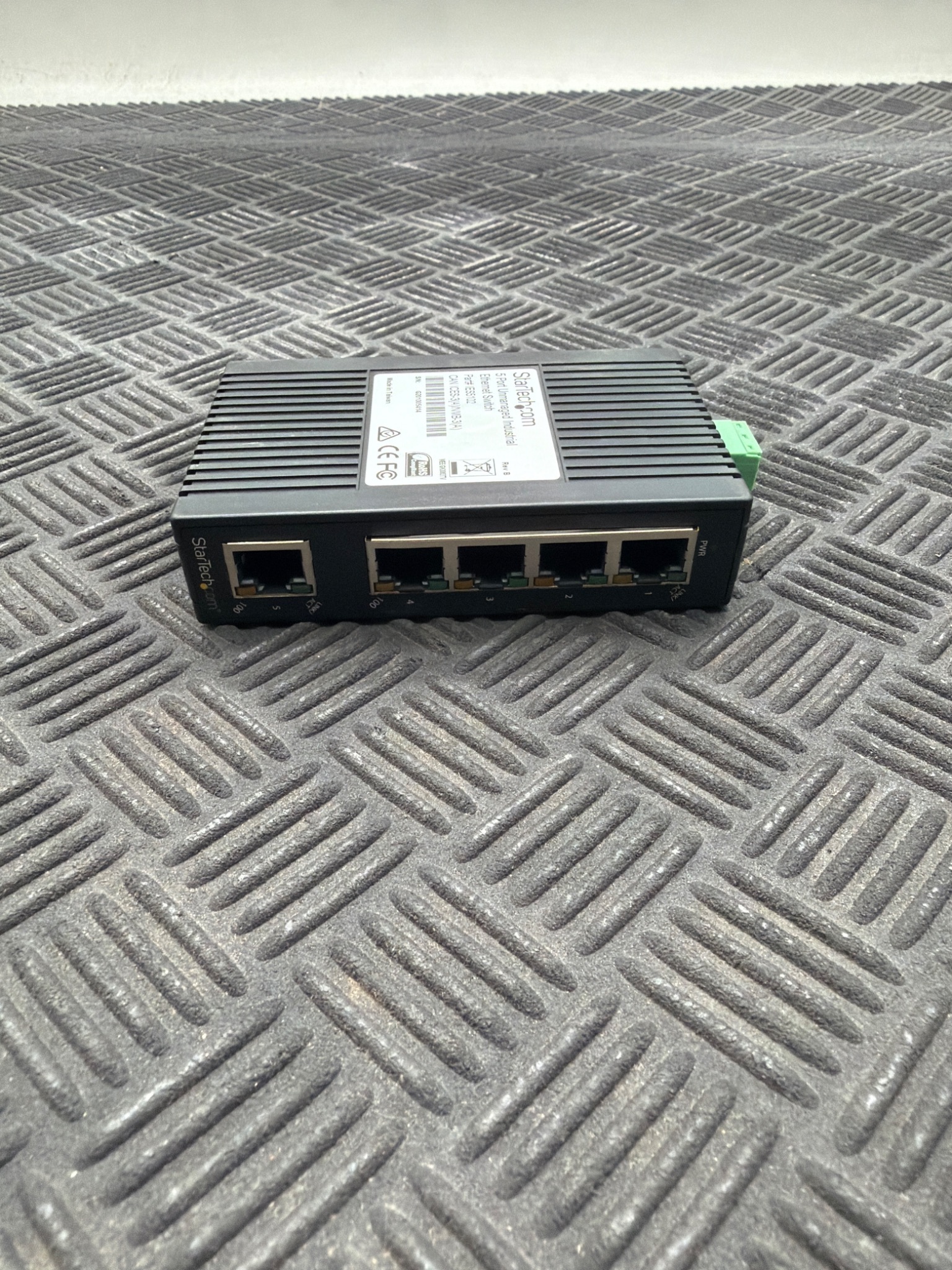 STARTECH IES5102 5‑Port Unmanaged Industrial Ethernet Switch USED 0