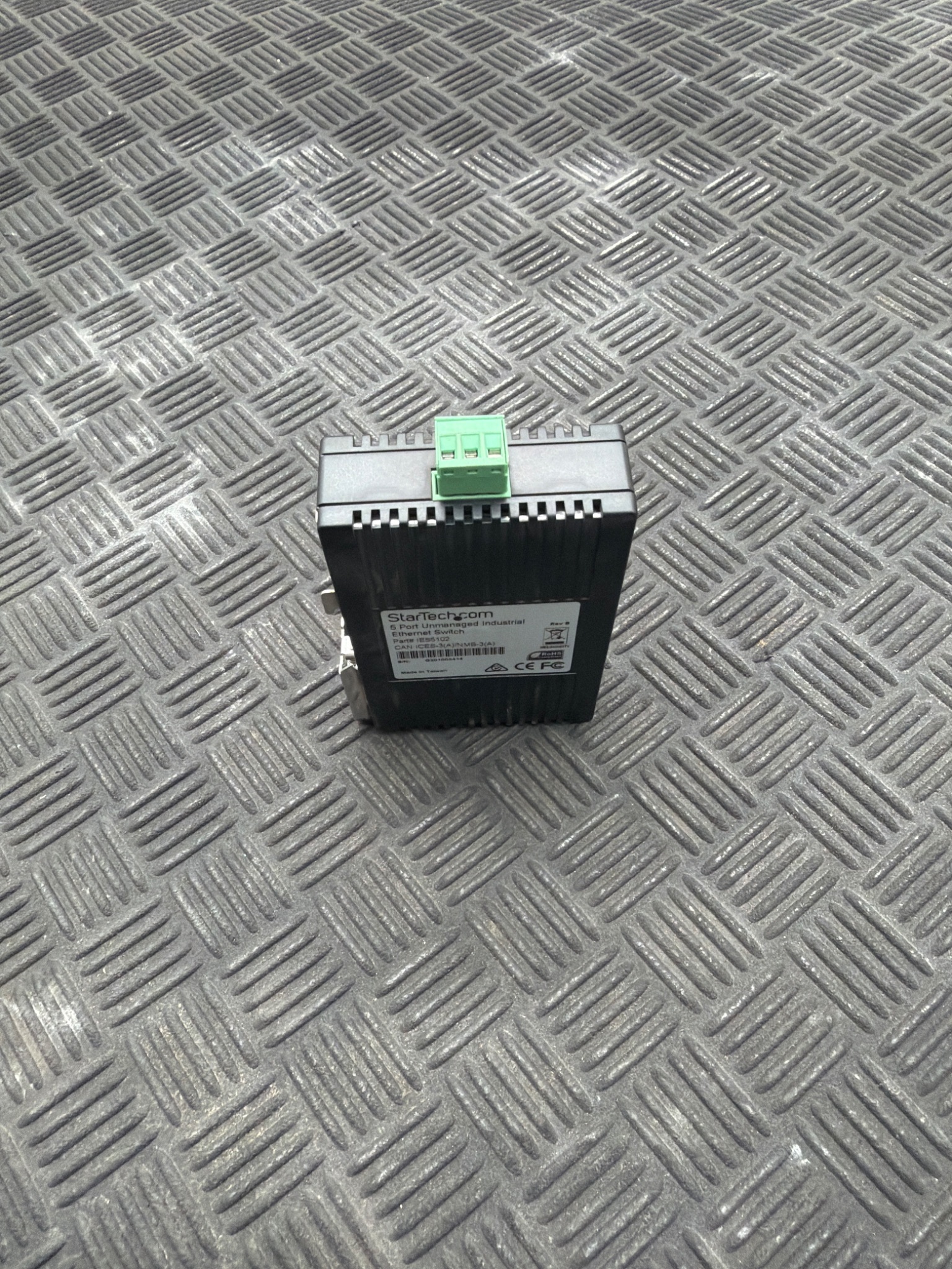 STARTECH IES5102 5‑Port Unmanaged Industrial Ethernet Switch USED 3