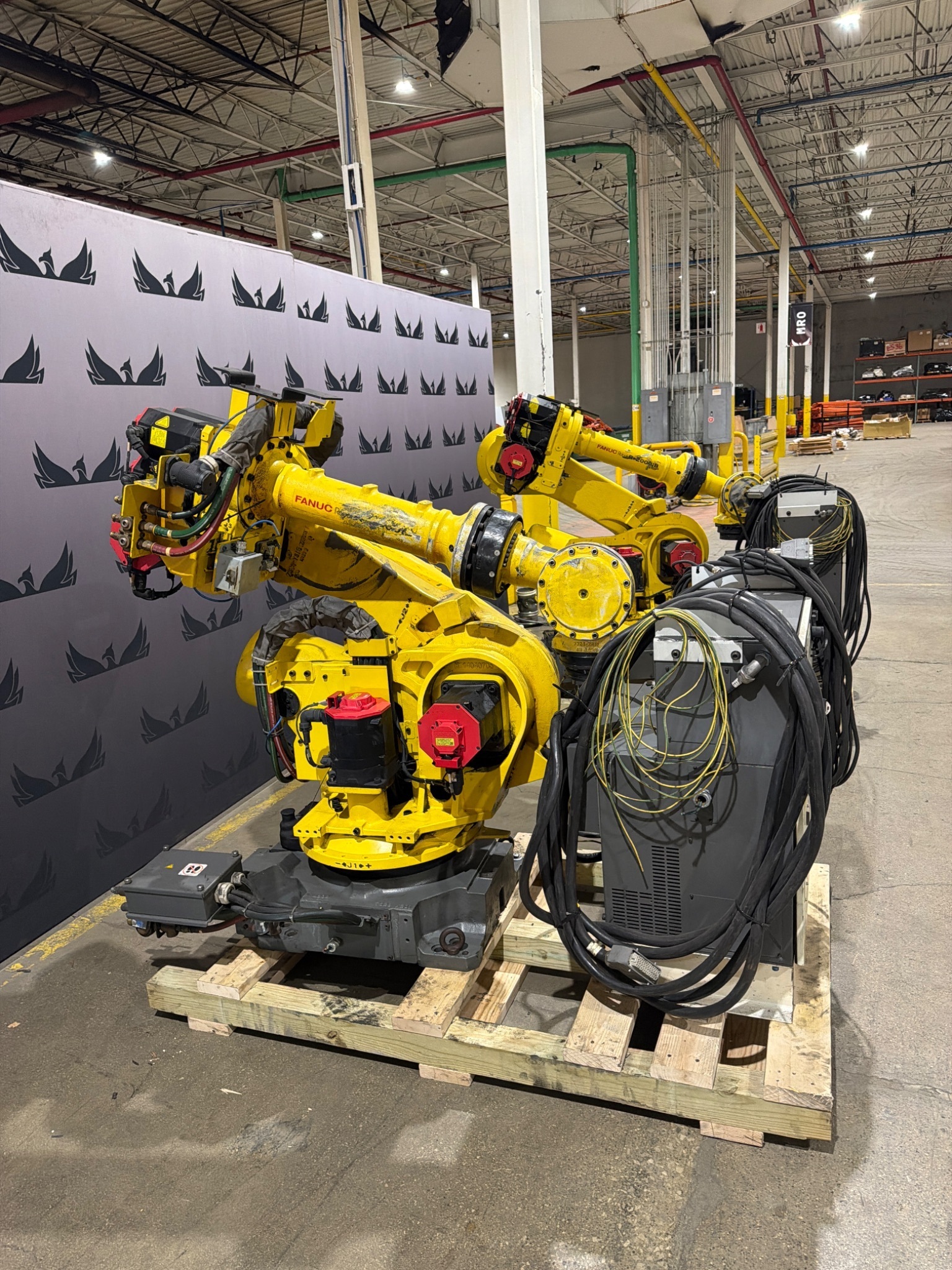 FANUC R‑2000iB/210F Complete w/ R‑30iB Controller USED 2
