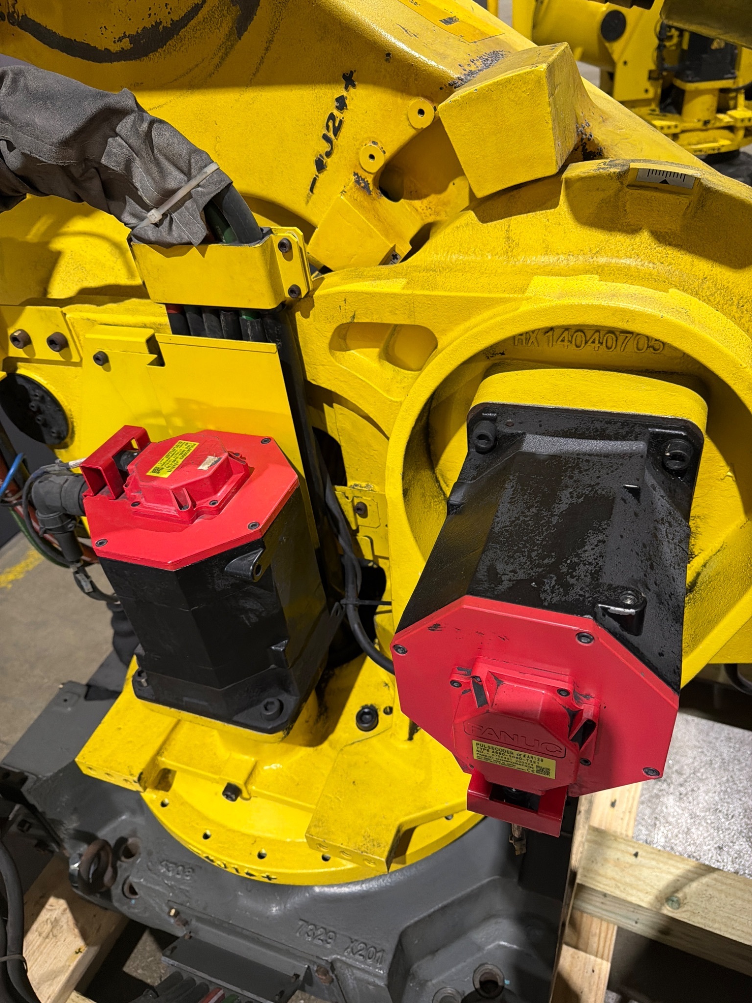 FANUC R‑2000iB/210F Complete w/ R‑30iB Controller USED 3
