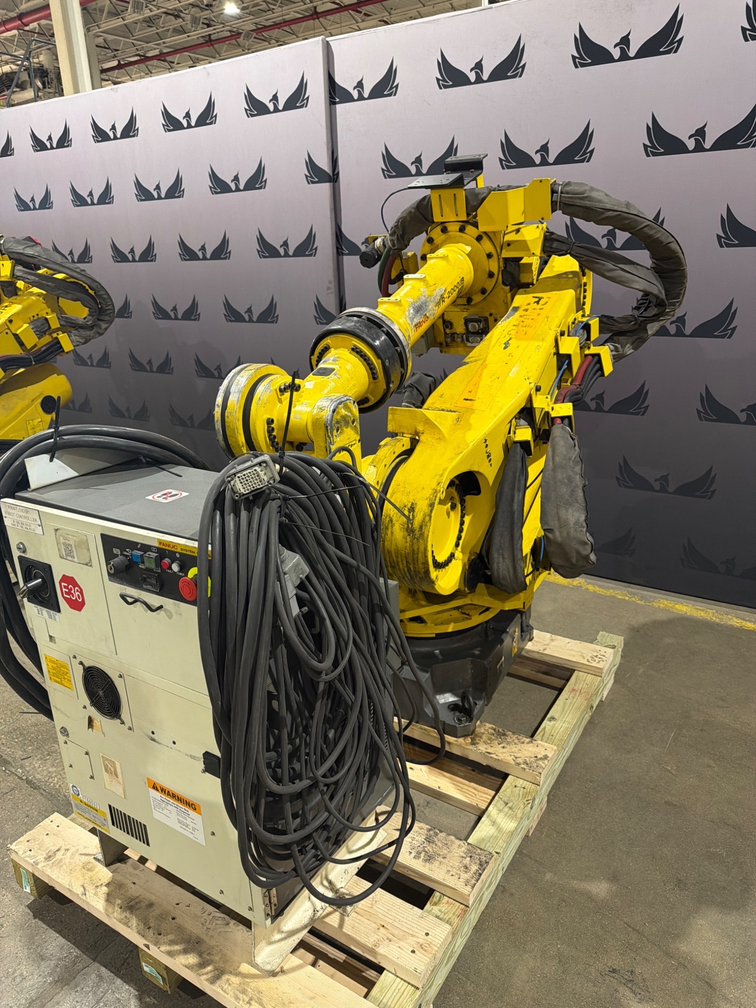 FANUC R‑2000iB/210F Complete w/ R‑30iB Controller USED 8