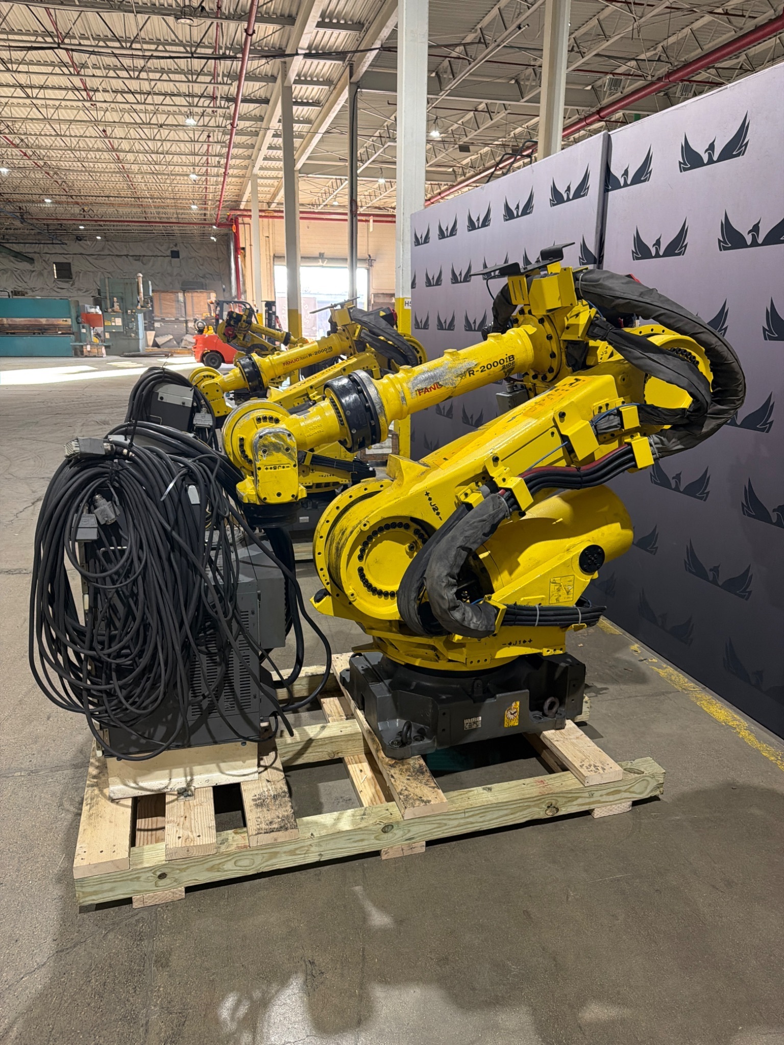 FANUC R‑2000iB/210F Complete w/ R‑30iB Controller USED 9