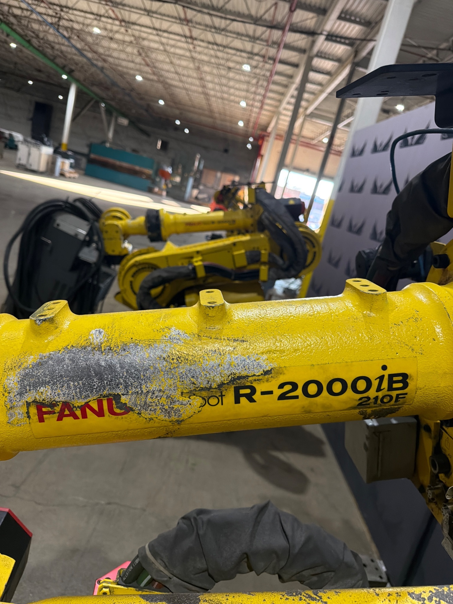 FANUC R‑2000iB/210F Complete w/ R‑30iB Controller USED 10