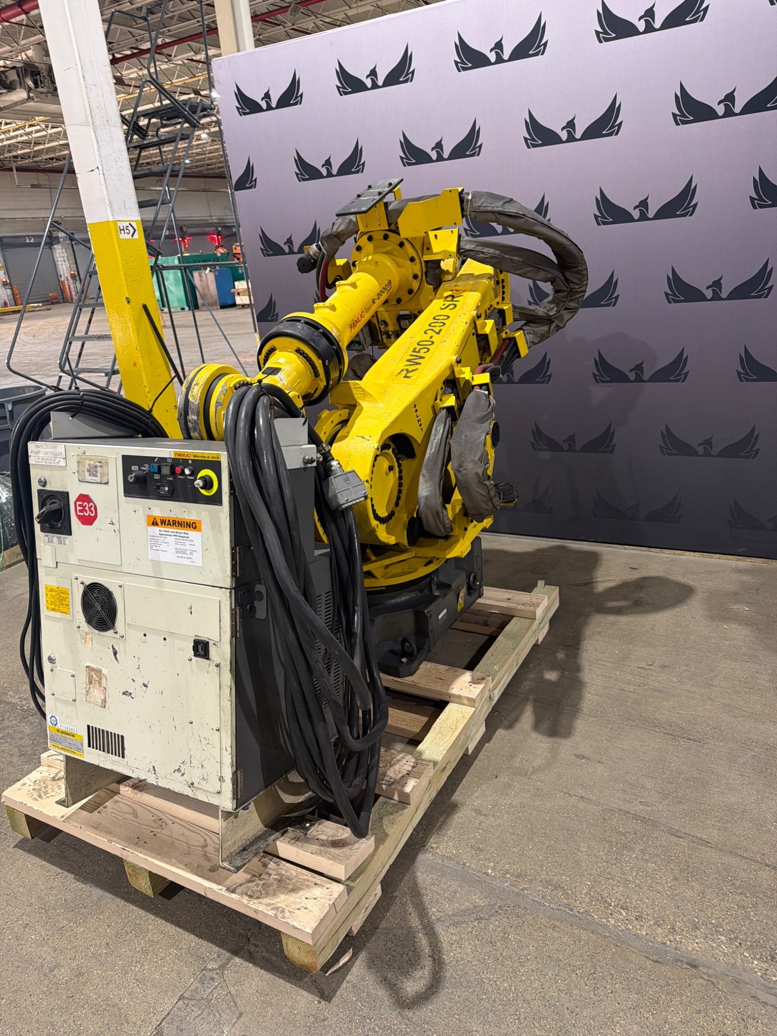 FANUC R‑2000iB/210F Complete w/ R‑30iB Controller USED 9