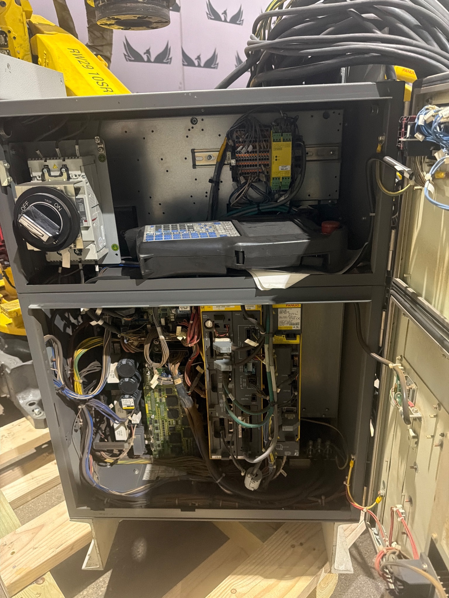 FANUC R‑2000iB/210F Complete w/ R‑30iB Controller USED 5