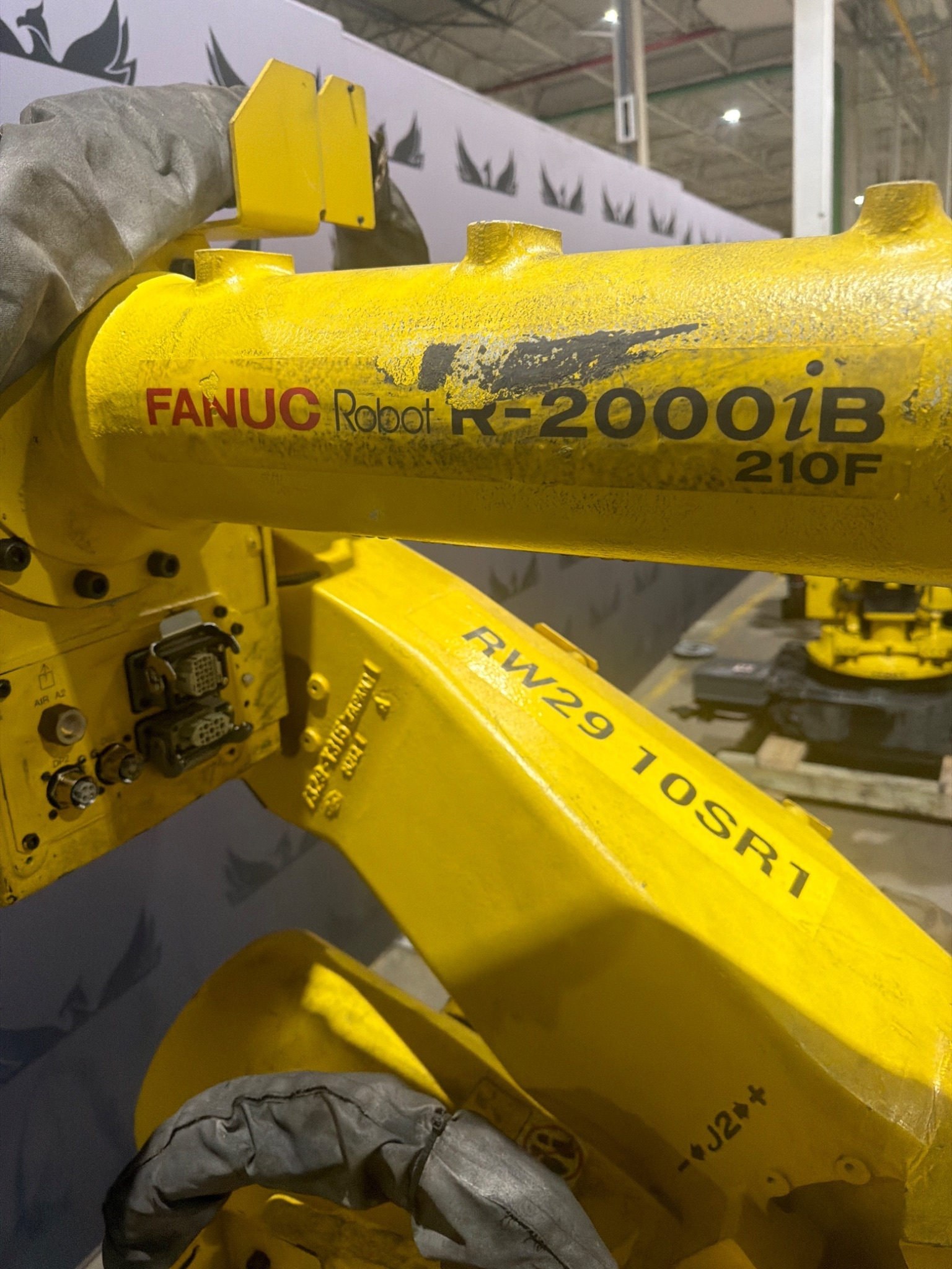 FANUC R‑2000iB/210F Complete w/ R‑30iB Controller USED 7