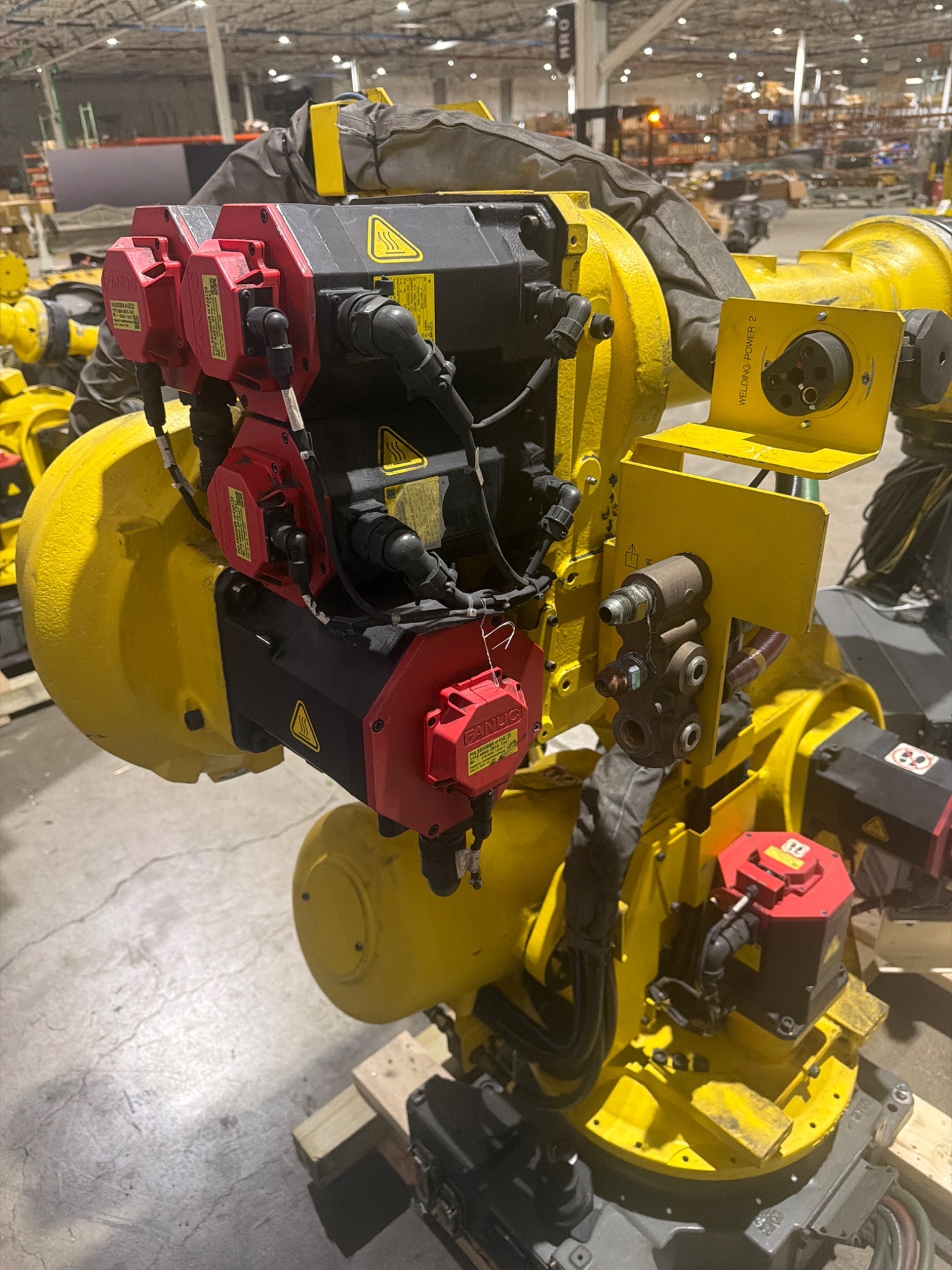FANUC R‑2000iB/210F Complete w/ R‑30iB Controller USED 9