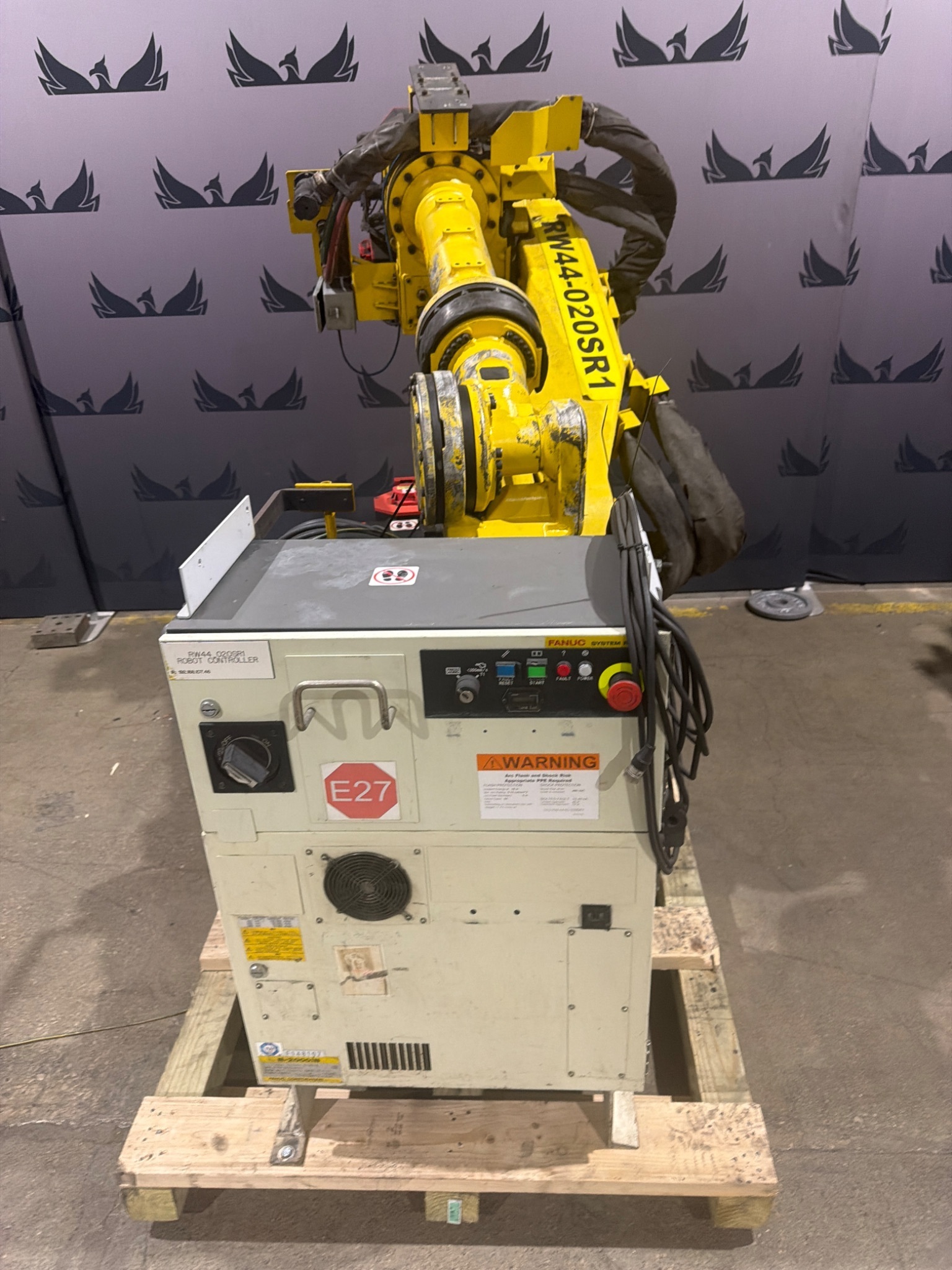 FANUC R‑2000iB/210F Complete w/ R‑30iB Controller USED 0