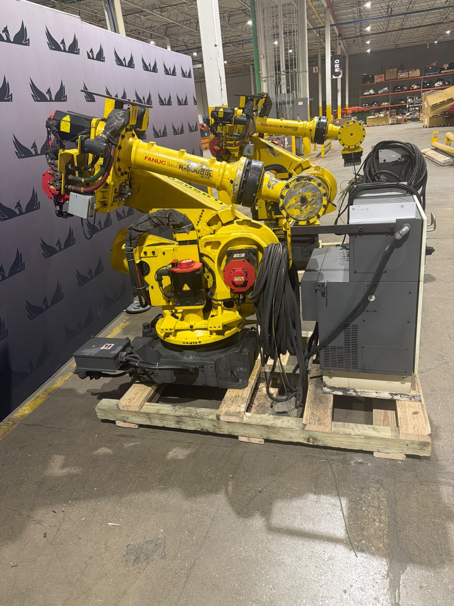 FANUC R‑2000iB/210F Complete w/ R‑30iB Controller USED 4