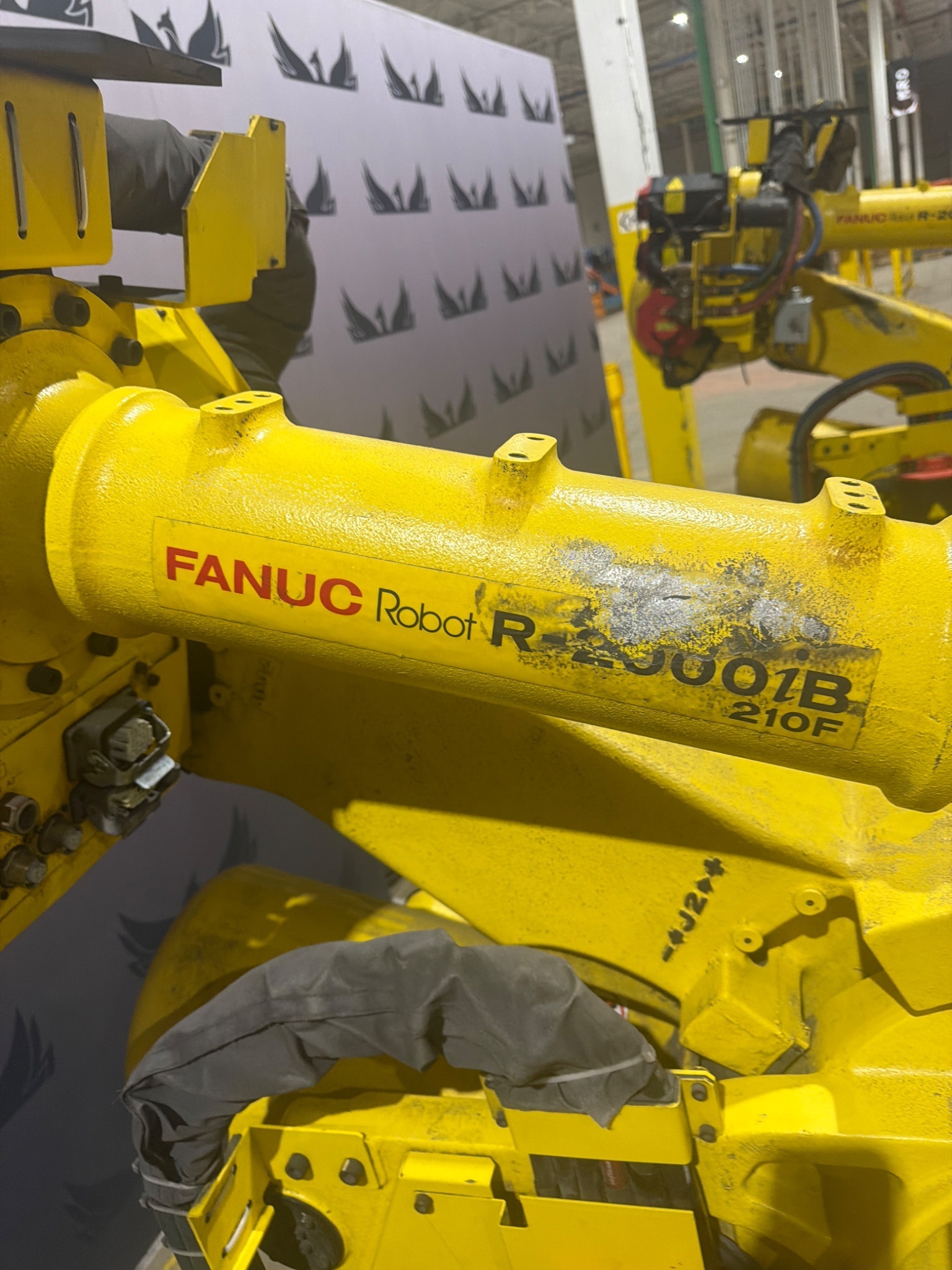 FANUC R‑2000iB/210F Complete w/ R‑30iB Controller USED 5