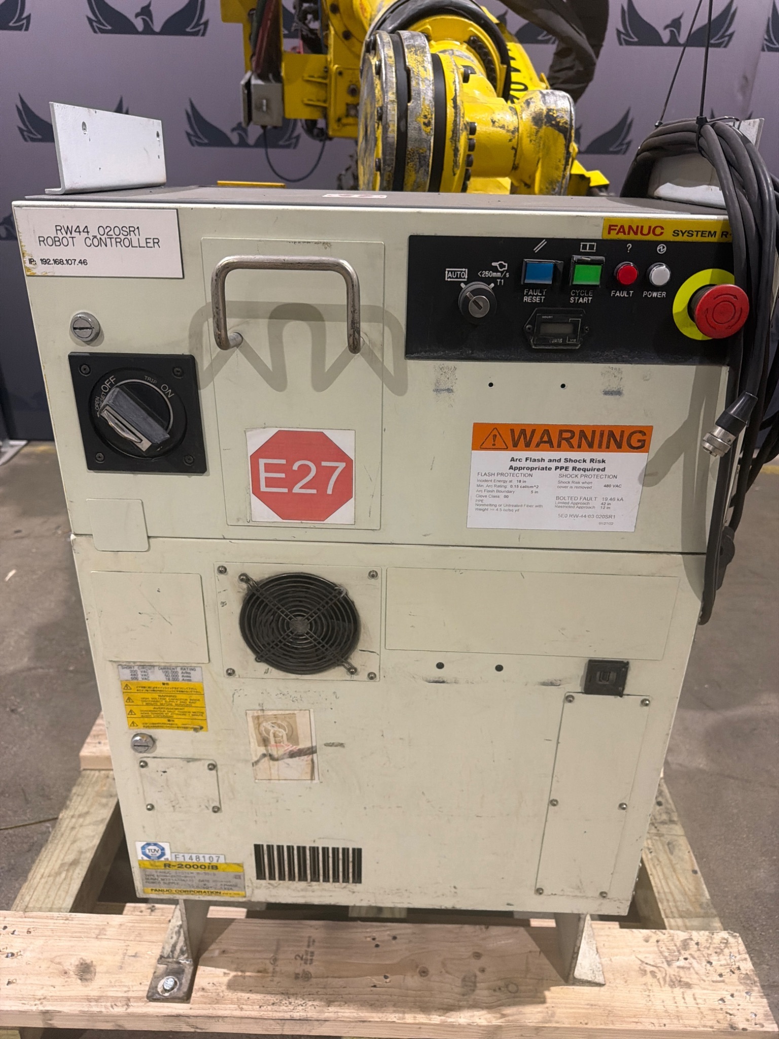 FANUC R‑2000iB/210F Complete w/ R‑30iB Controller USED 8