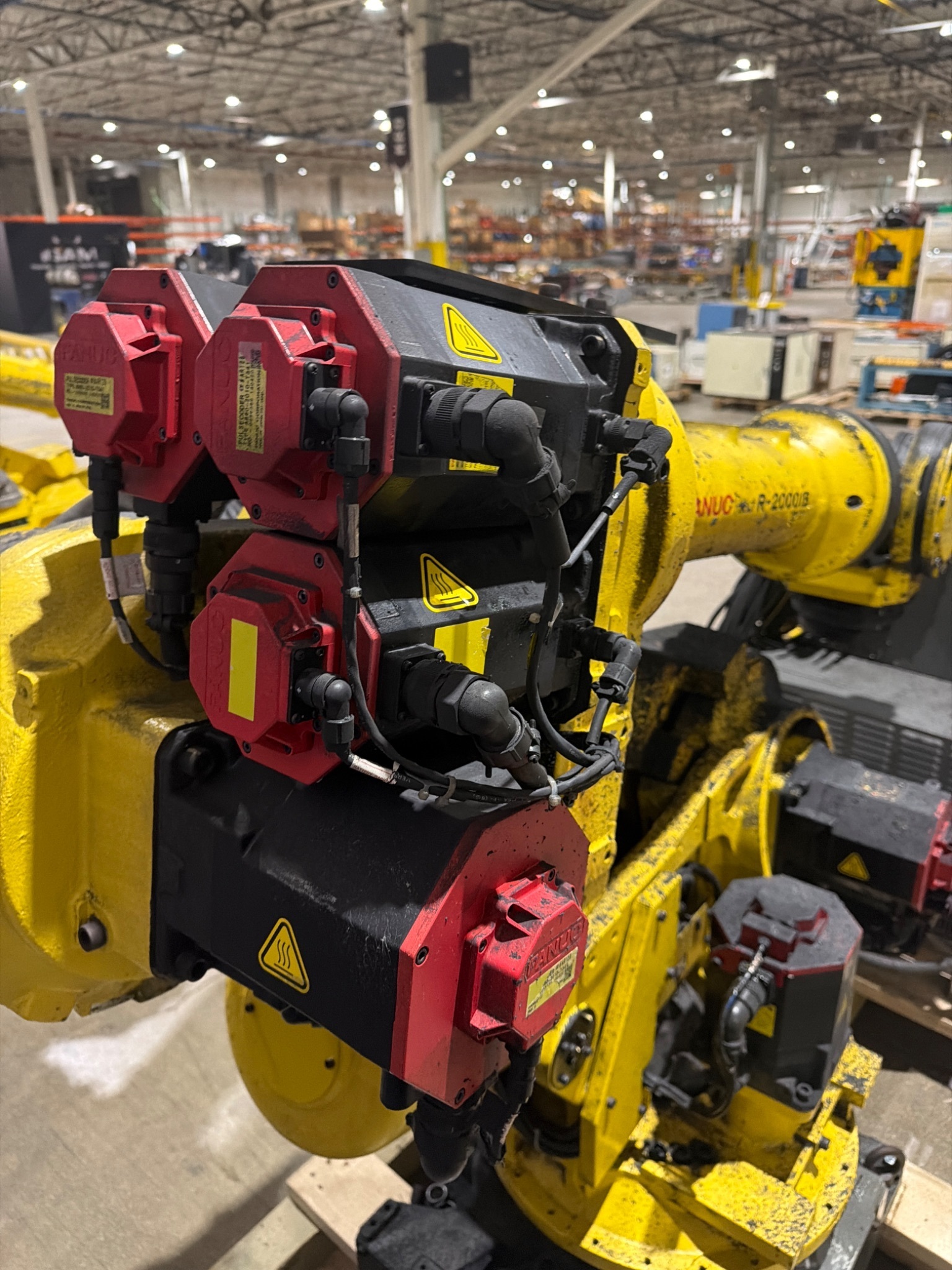 FANUC R‑2000iB/210F Complete w/ R‑30iB Controller USED 5