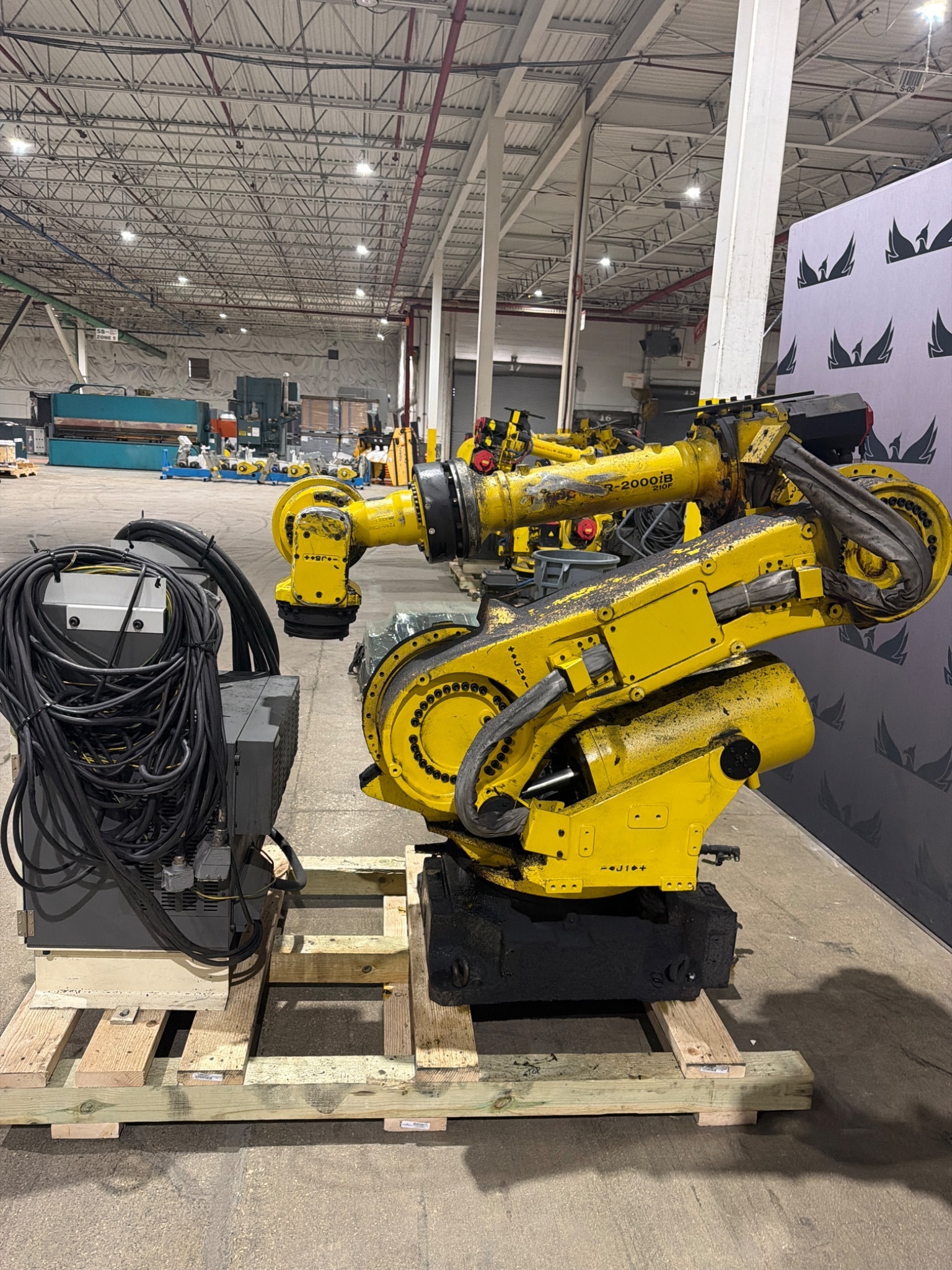 FANUC R‑2000iB/210F Complete w/ R‑30iB Controller USED 11