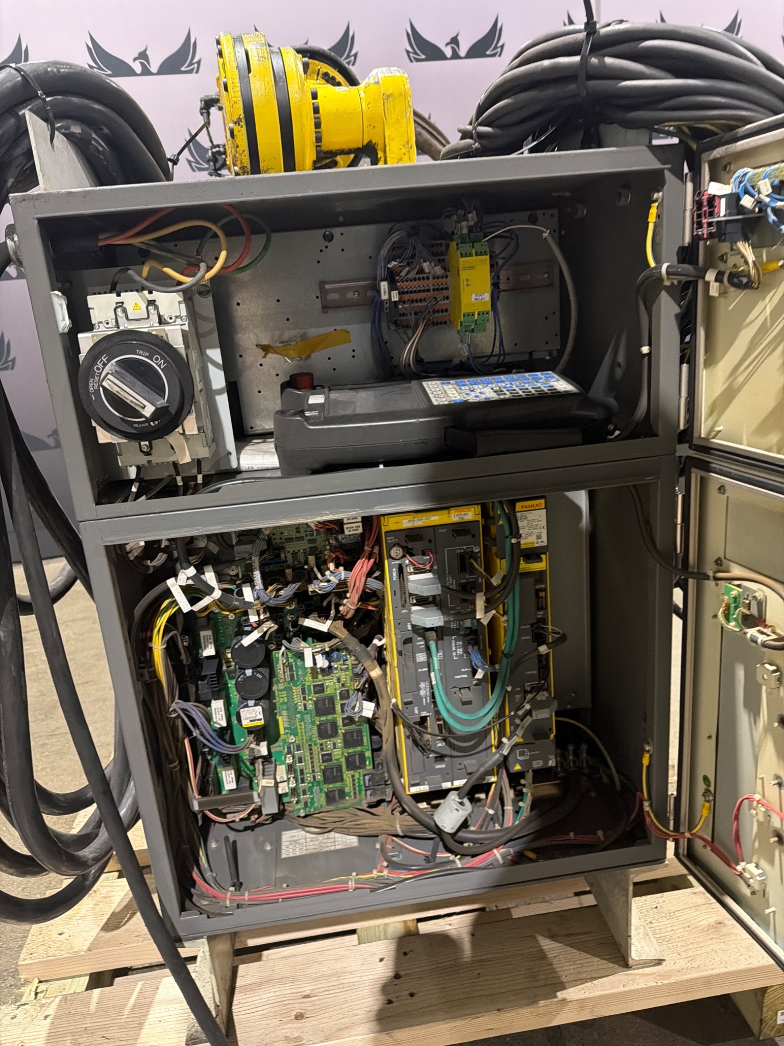 FANUC R‑2000iB/210F Complete w/ R‑30iB Controller USED 12