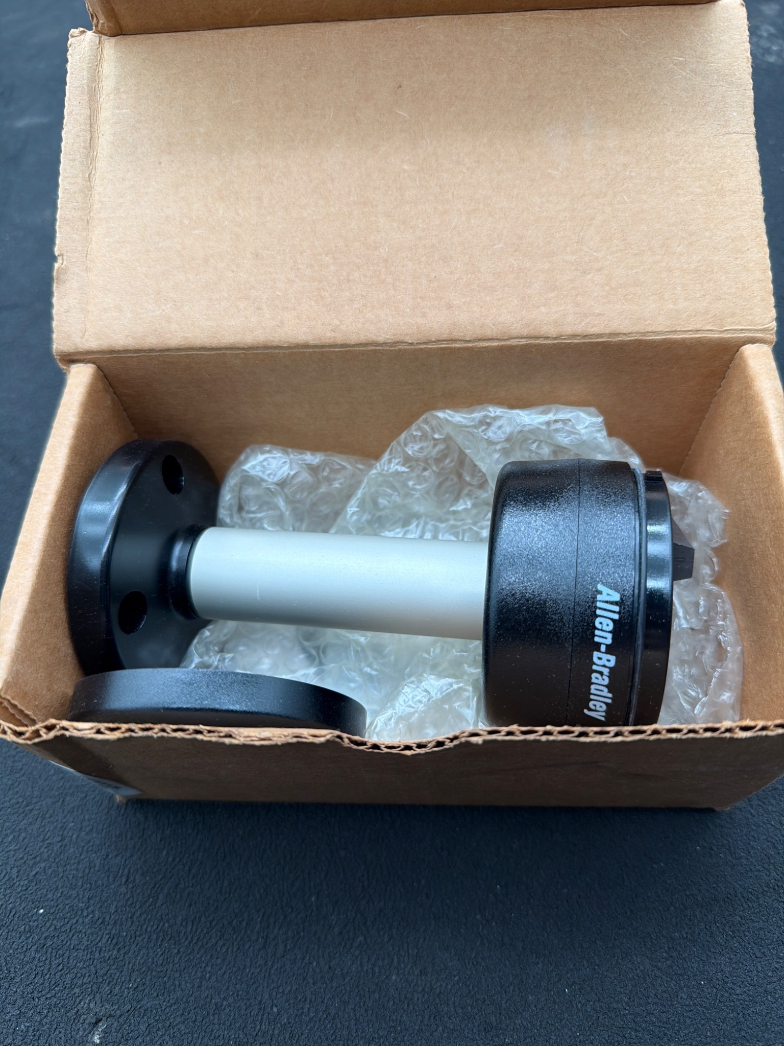 ALLEN BRADLEY 855T-BPM10C Pole Mount Base and Cap NEW 1