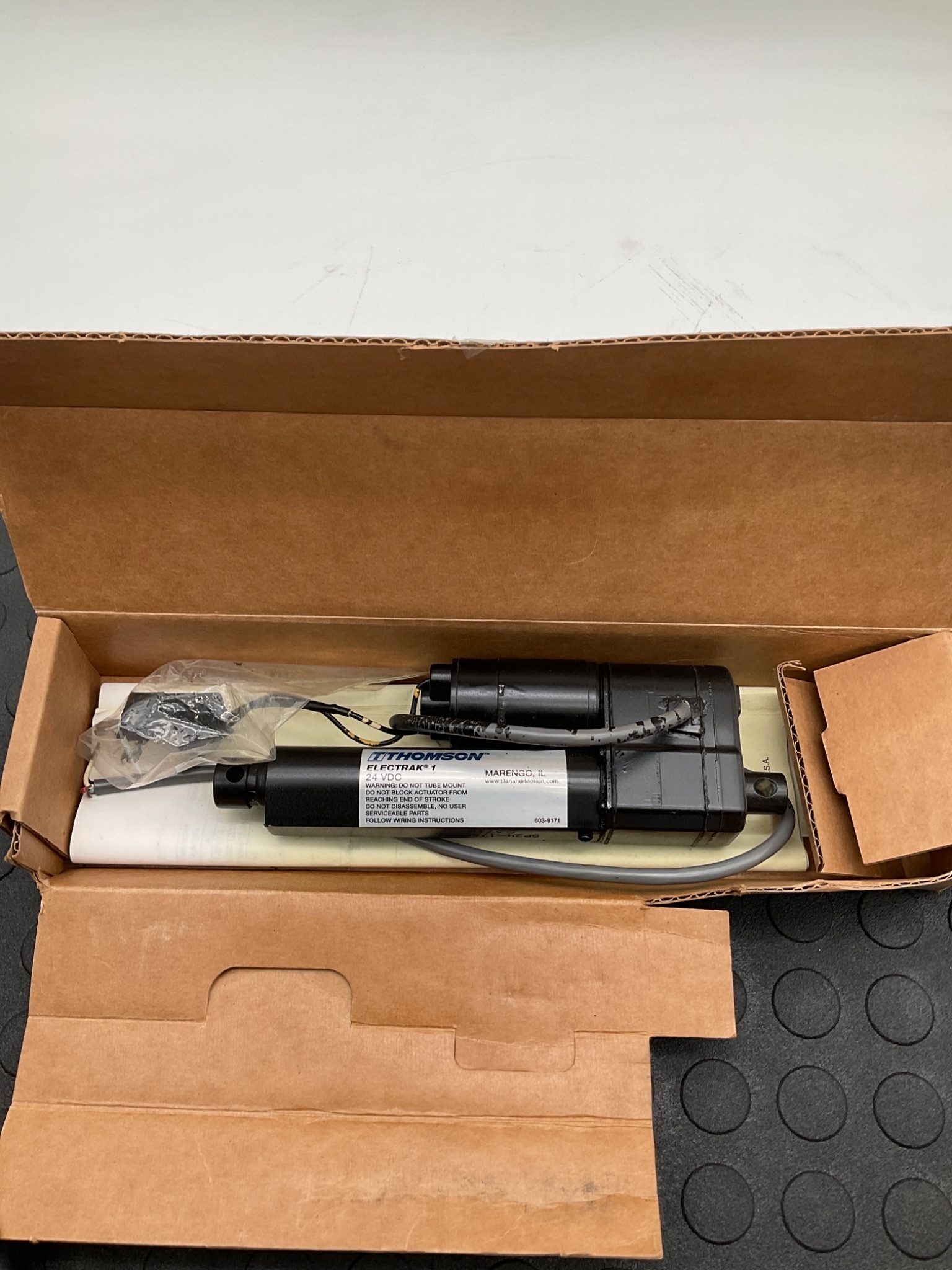 THOMSON SP24‑17A8‑02 Electrak 1 Linear Actuator USED 1