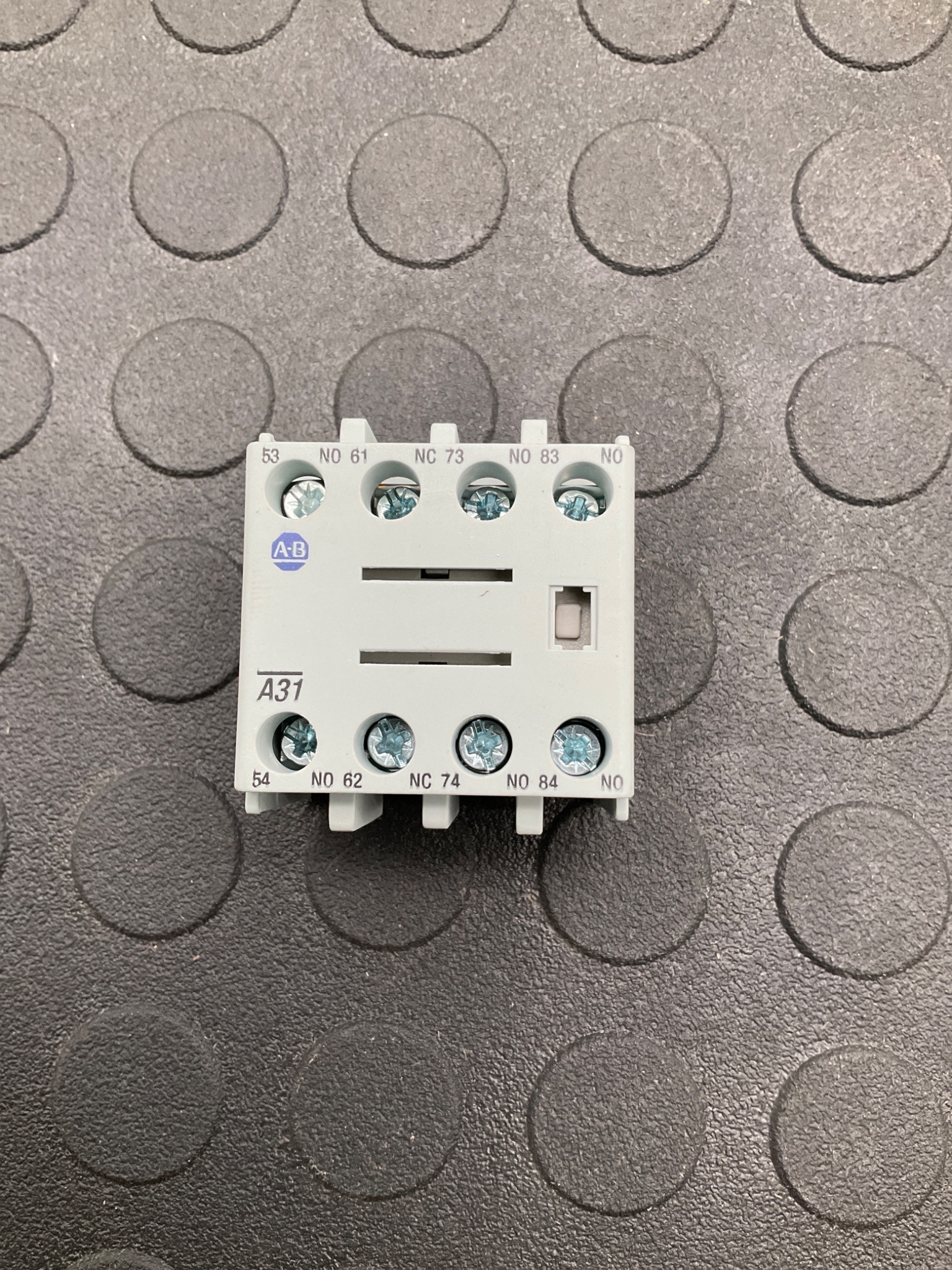 ALLEN BRADLEY 100‑FA31 Auxiliary Contacts Front Mount NEW 1