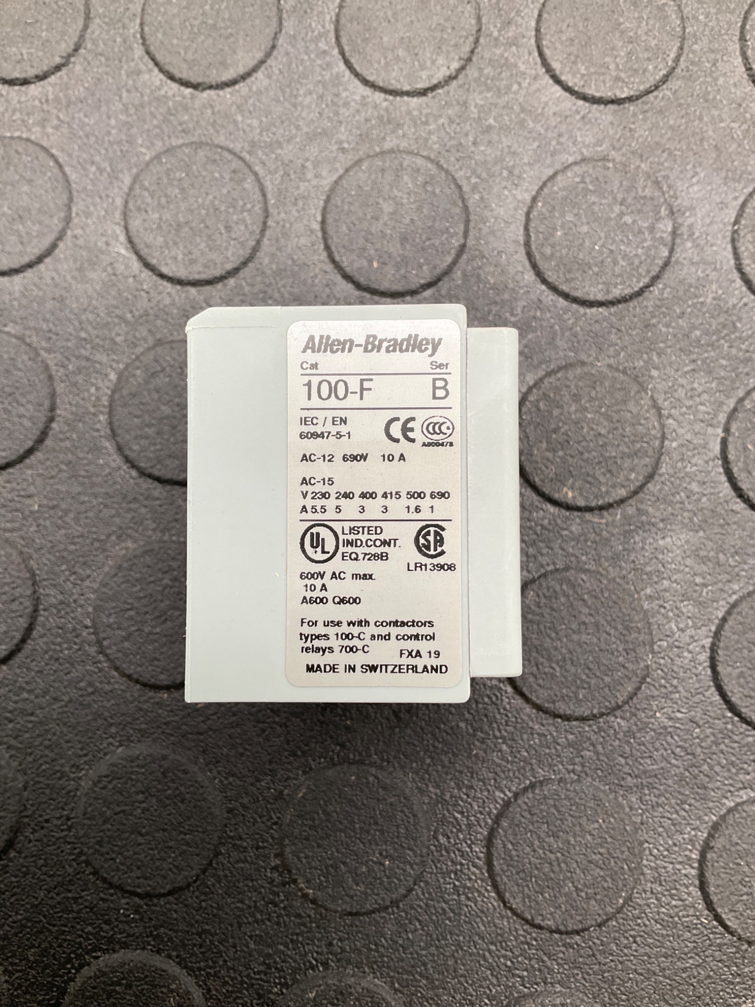 ALLEN BRADLEY 100‑FA31 Auxiliary Contacts Front Mount NEW 2