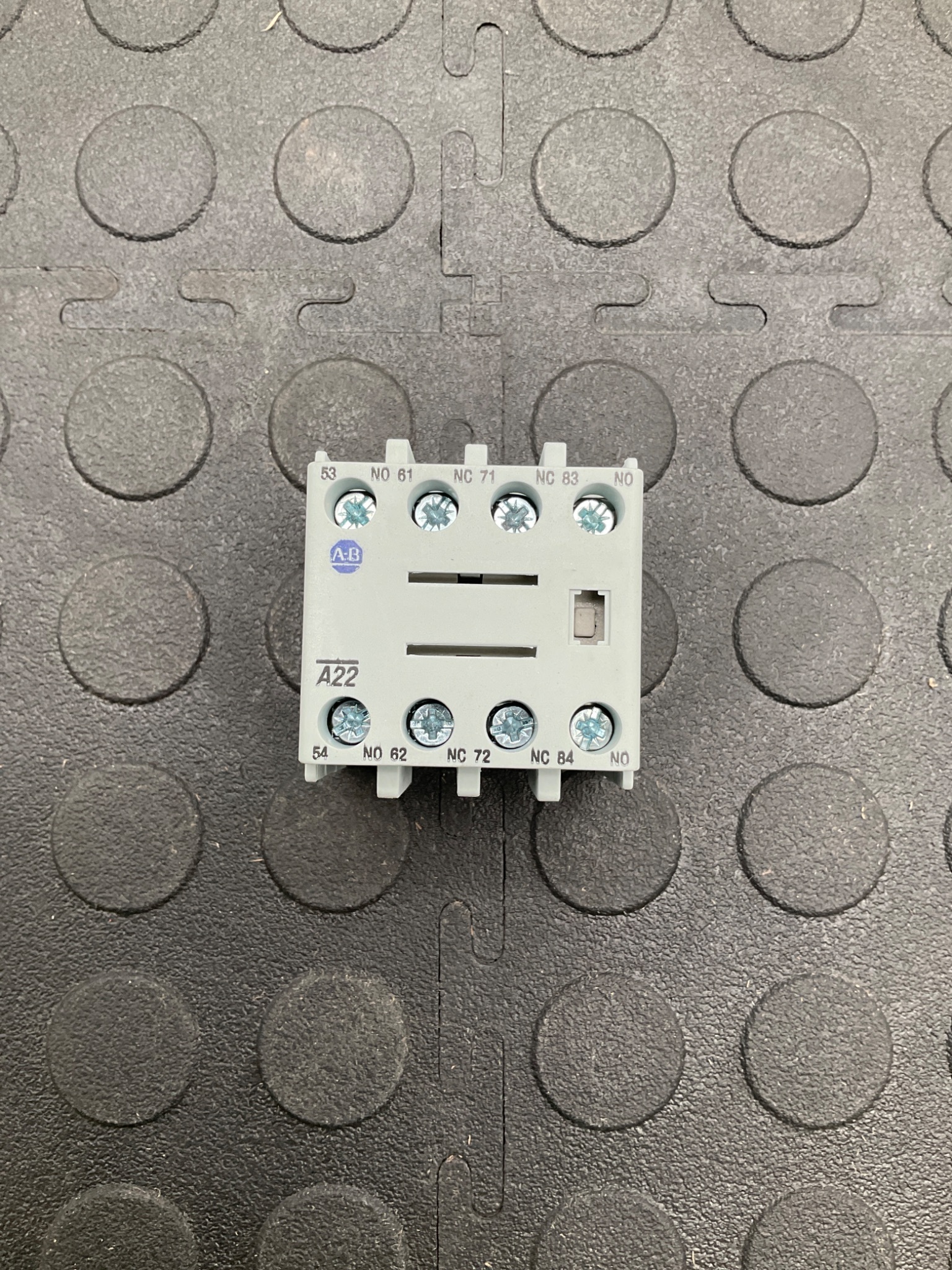 ALLEN BRADLEY 100‑FA22 Auxiliary Contacts Front Mount NEW 1