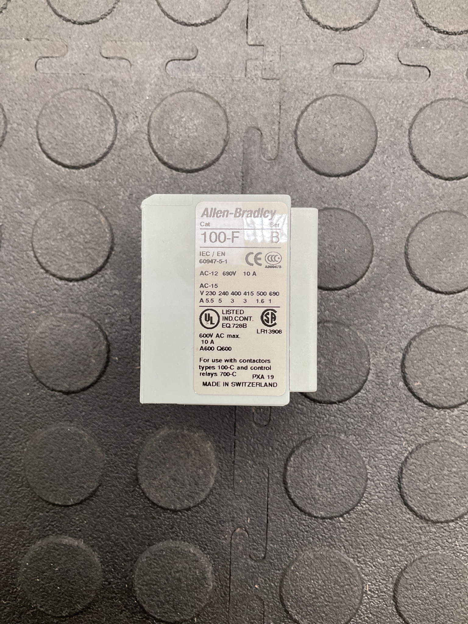 ALLEN BRADLEY 100‑FA22 Auxiliary Contacts Front Mount NEW 2