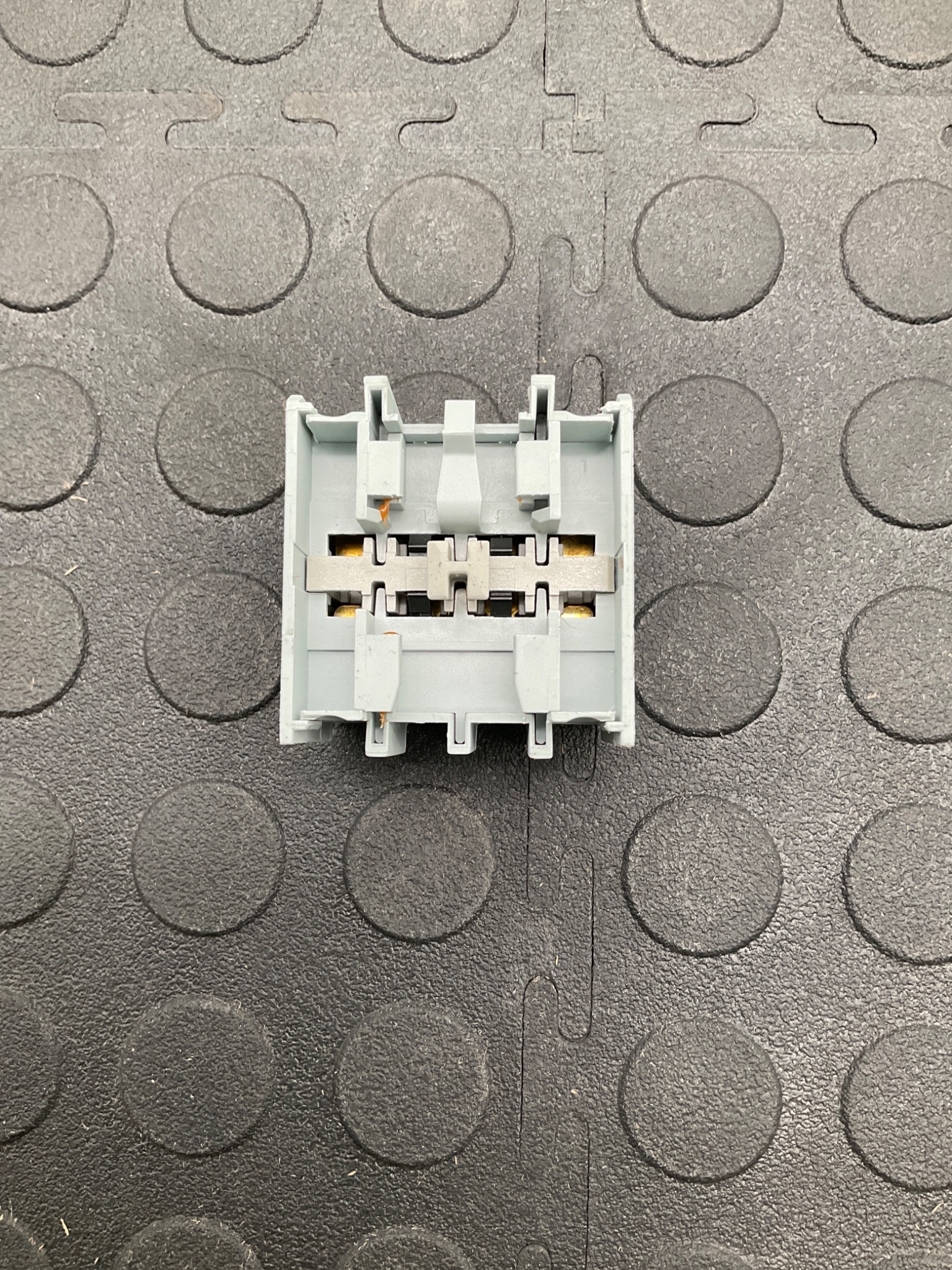 ALLEN BRADLEY 100‑FA22 Auxiliary Contacts Front Mount NEW 3