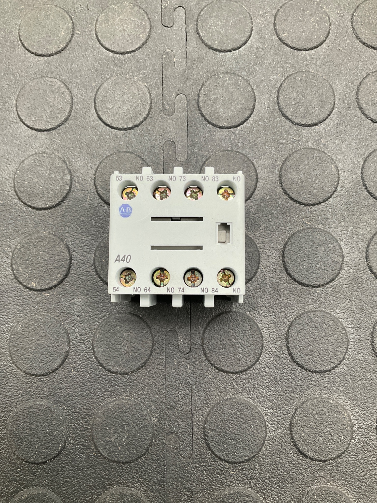 ALLEN BRADLEY 100‑FA40 Auxiliary Contacts Front Mount NEW 2