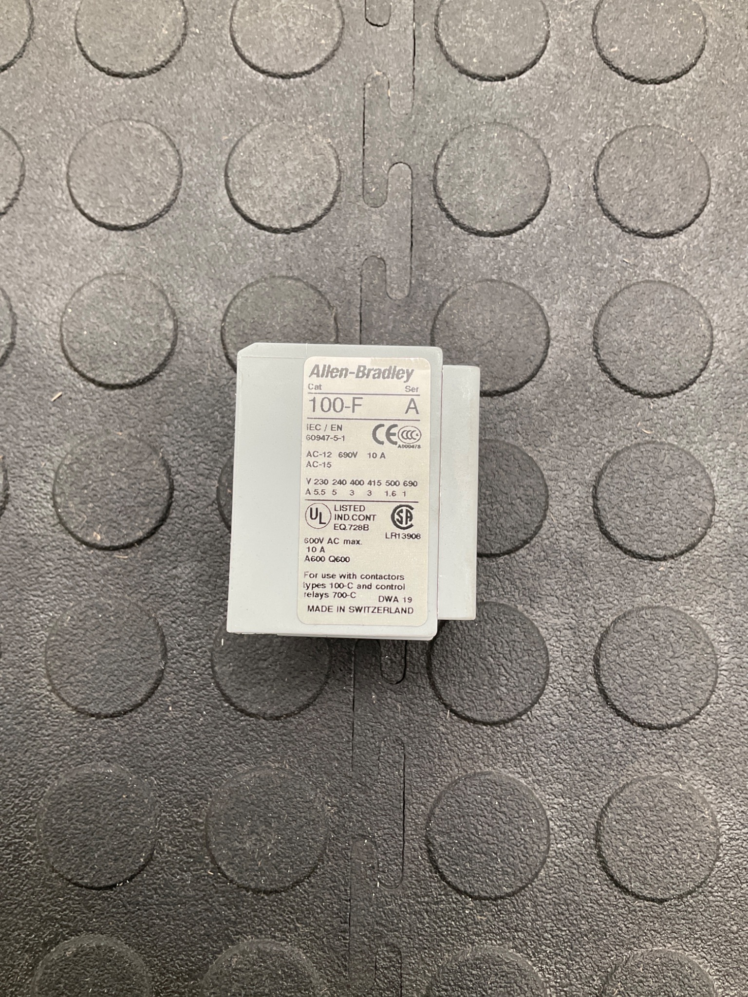 ALLEN BRADLEY 100‑FA40 Auxiliary Contacts Front Mount NEW 3