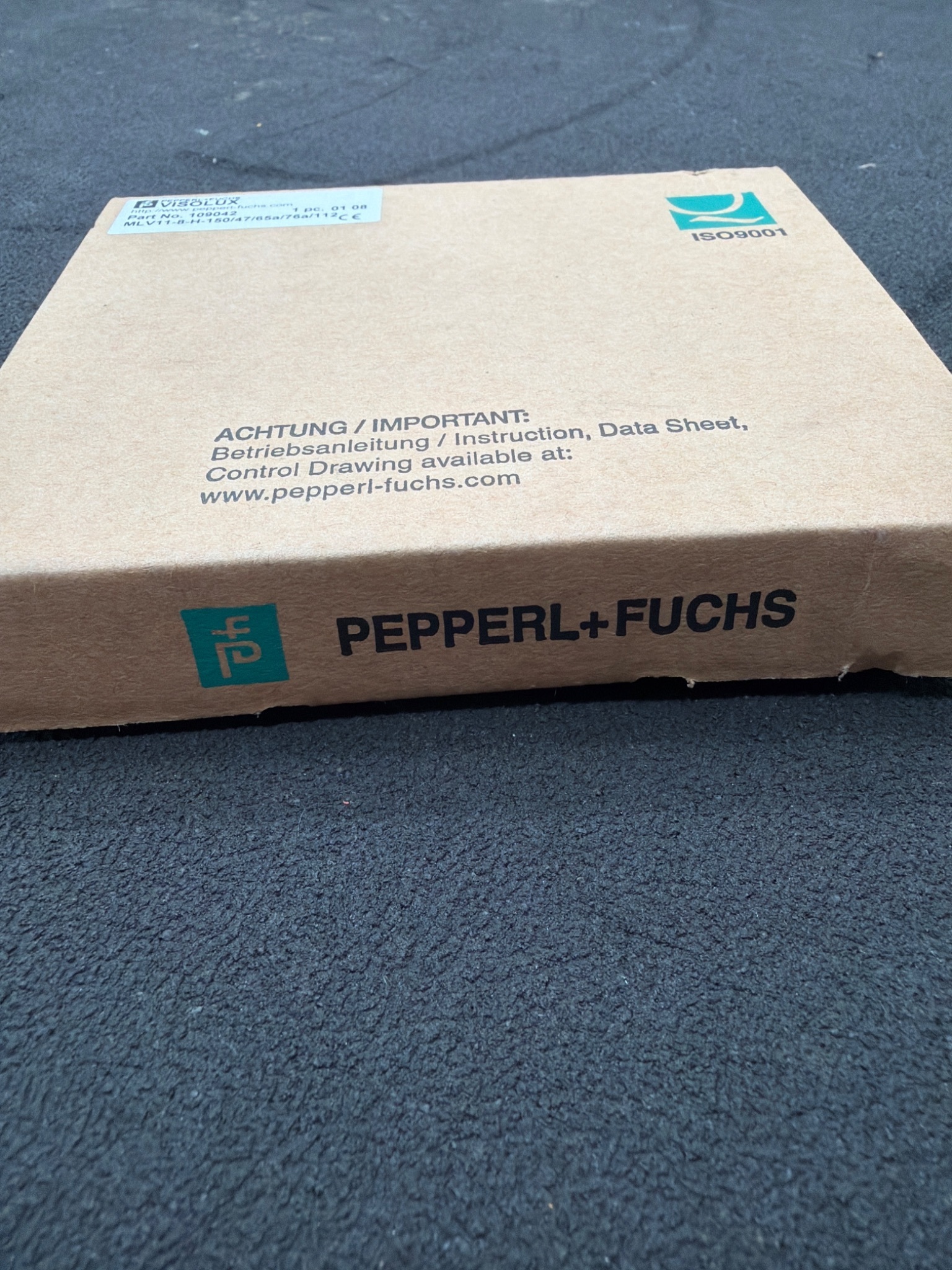 PEPPERL+FUCHS 109042 VISOLUX Photoelectric Sensor NEW 1