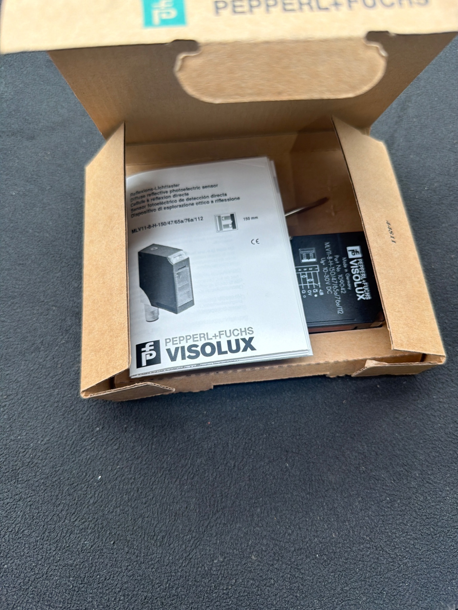 PEPPERL+FUCHS 109042 VISOLUX Photoelectric Sensor NEW 3