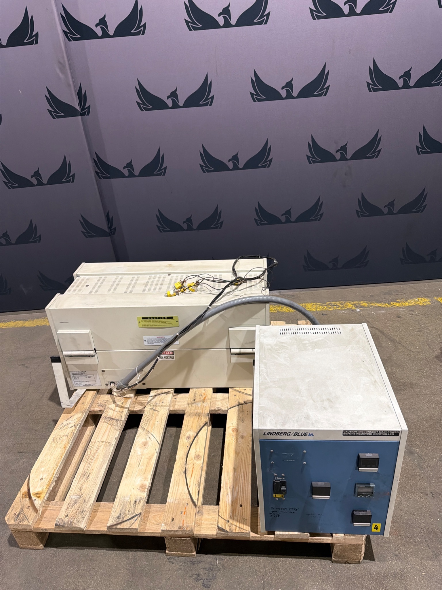 LINDBERG Blue M HTF55347C 1200°C Tube Furnace w/ CC58434PBC Control Console USED 0