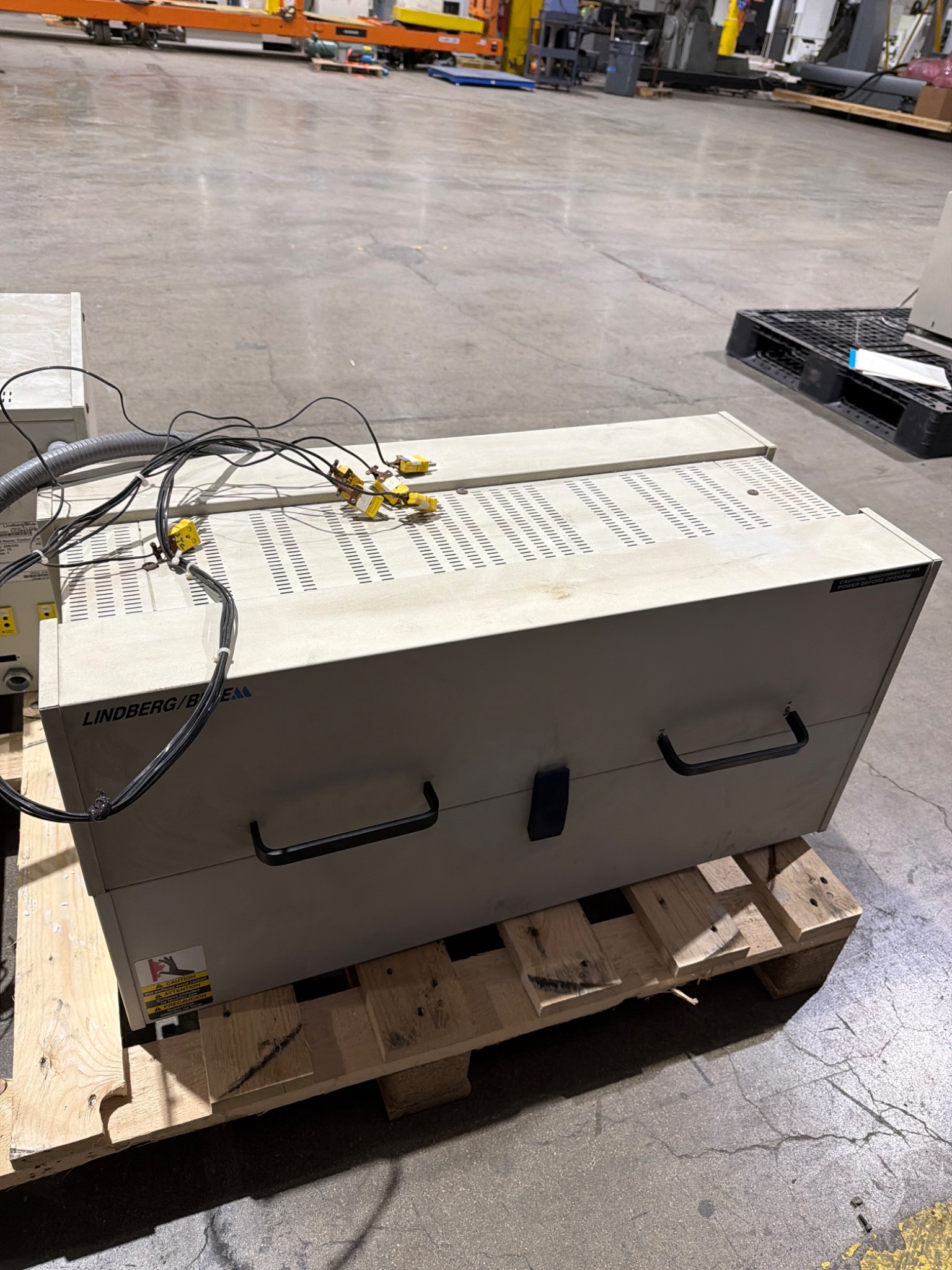 LINDBERG Blue M HTF55347C 1200°C Tube Furnace w/ CC58434PBC Control Console USED 3