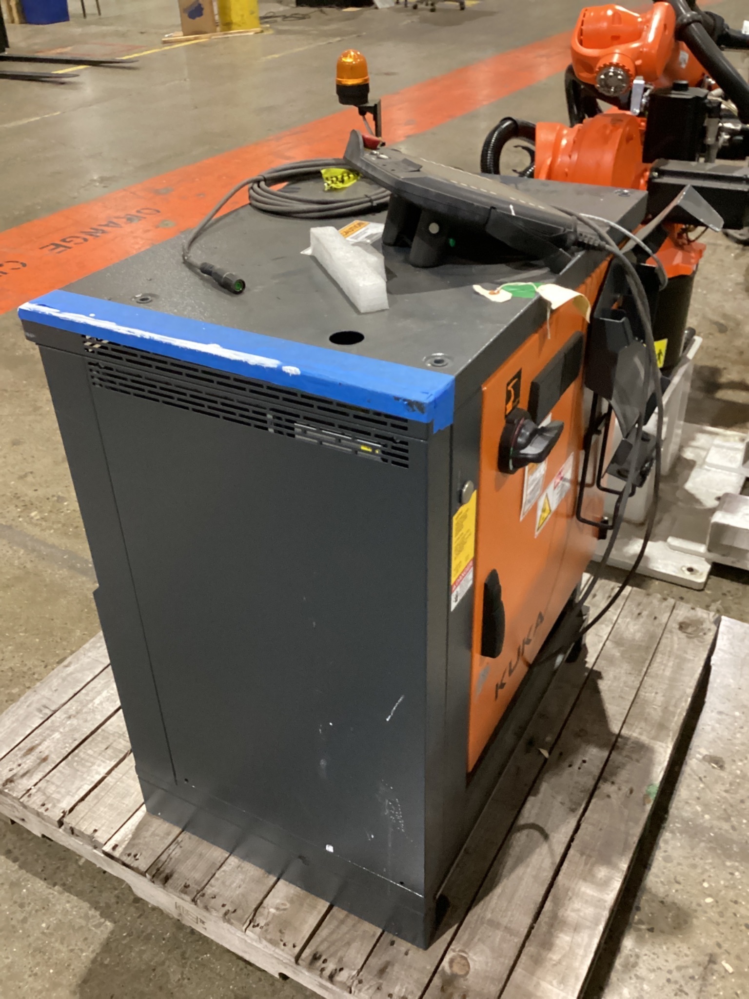 KUKA KR 20 R1810‑2/SEL CYBERTECH‑2 Robot w/ KR C4 Controller USED 8