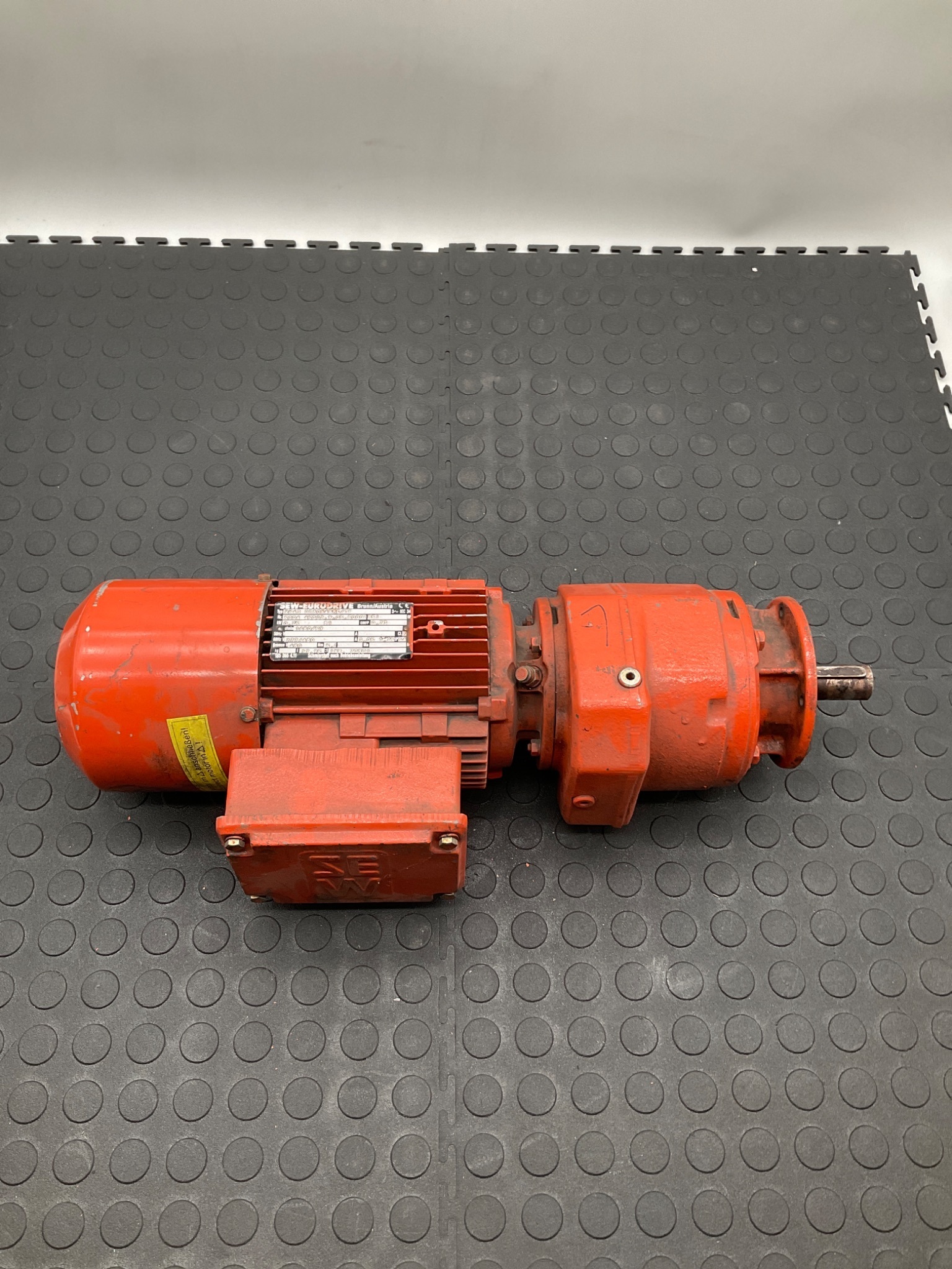 SEW EURODRIVE RF43 DT80N4BMG/TF Gearmotor USED 0