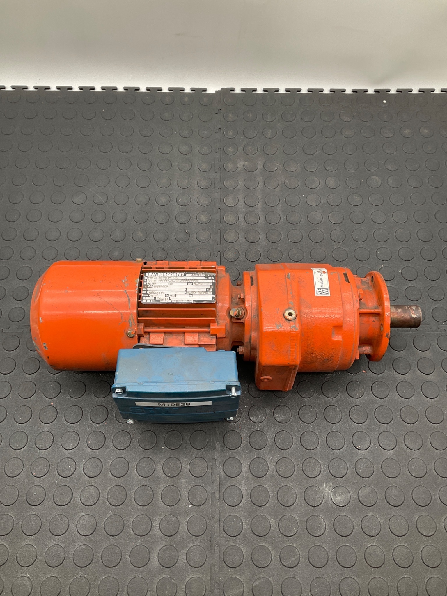 SEW EURODRIVE RF43 DT71D4BMG Gearmotor USED 0