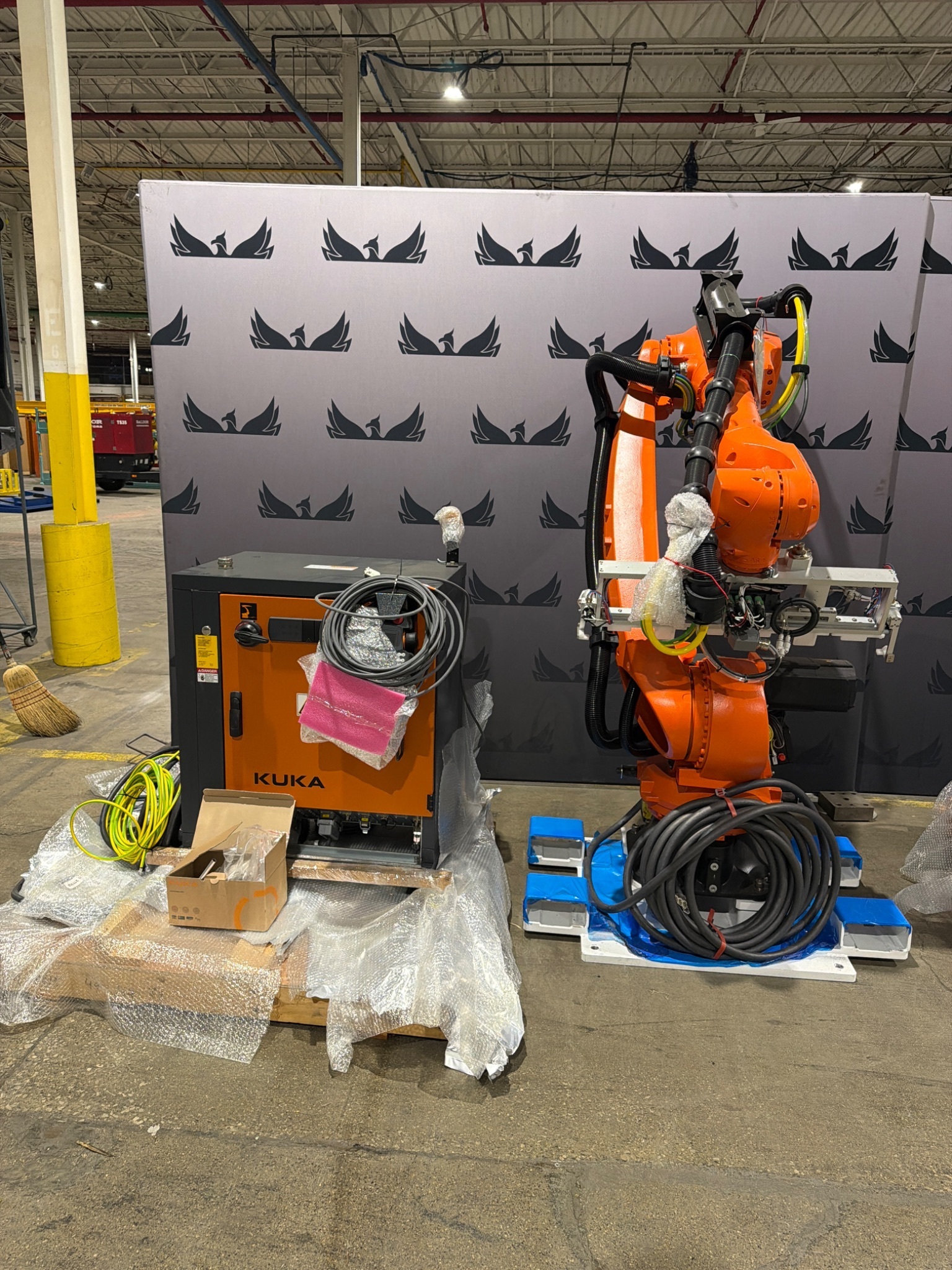 KUKA KR 50 R2500/SEL IONTEC Robot w/ KR C4 NA Controller NEW 0