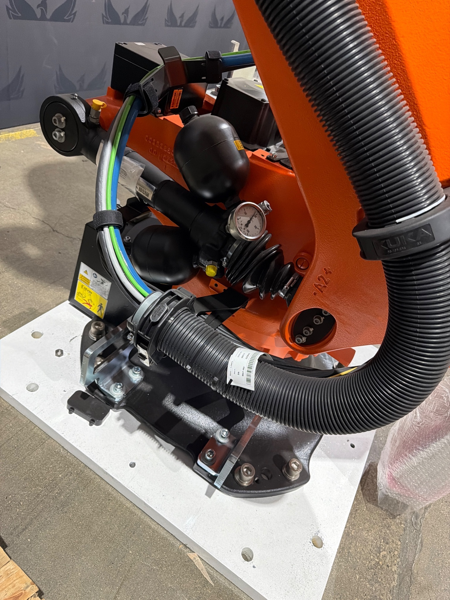 KUKA KR 210 R3100‑2/FLR QUANTEC‑2 Robot w/ KR C4 NA Controller NEW 5
