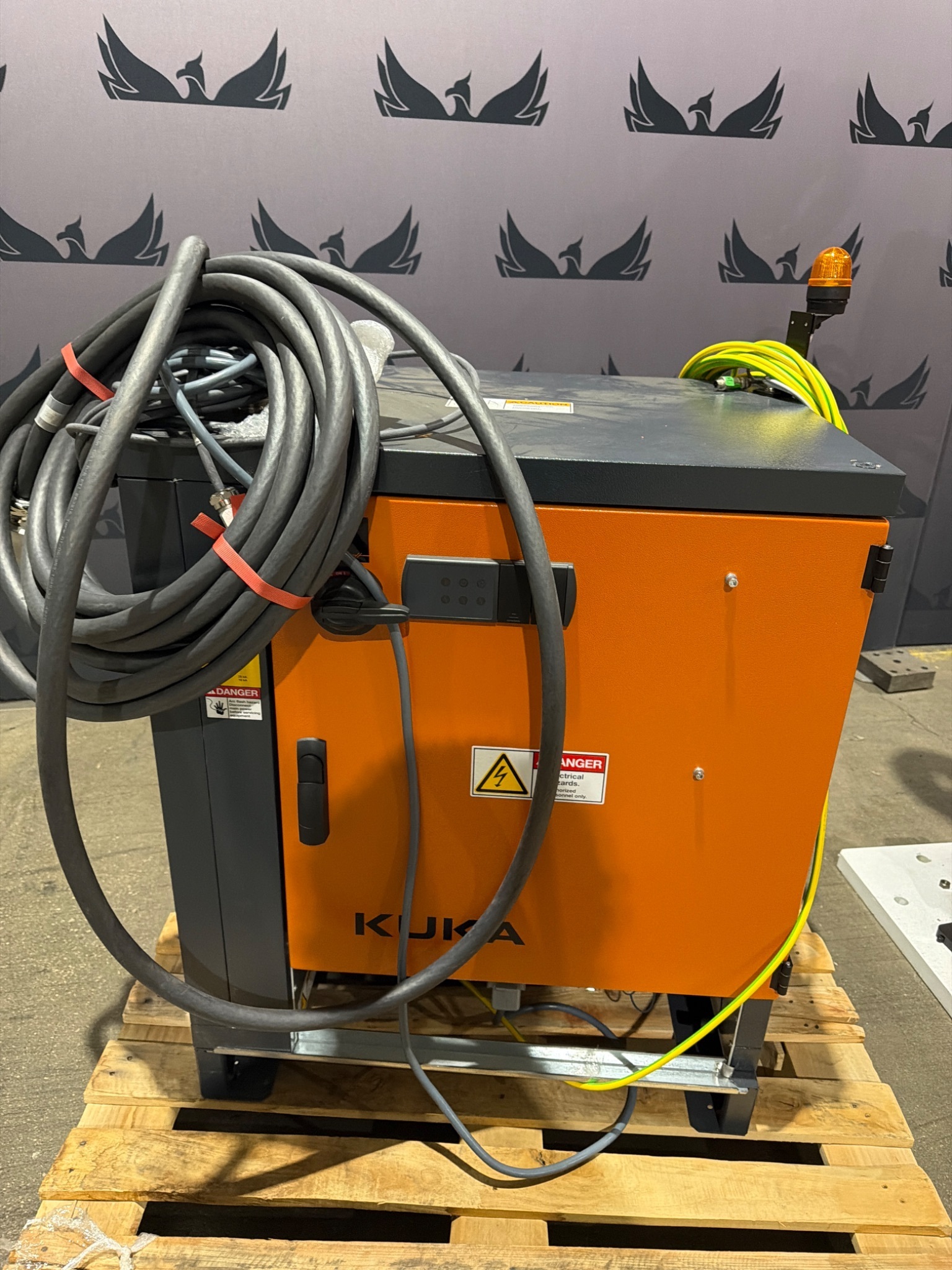 KUKA KR 210 R3100‑2/FLR QUANTEC‑2 Robot w/ KR C4 NA Controller NEW 7