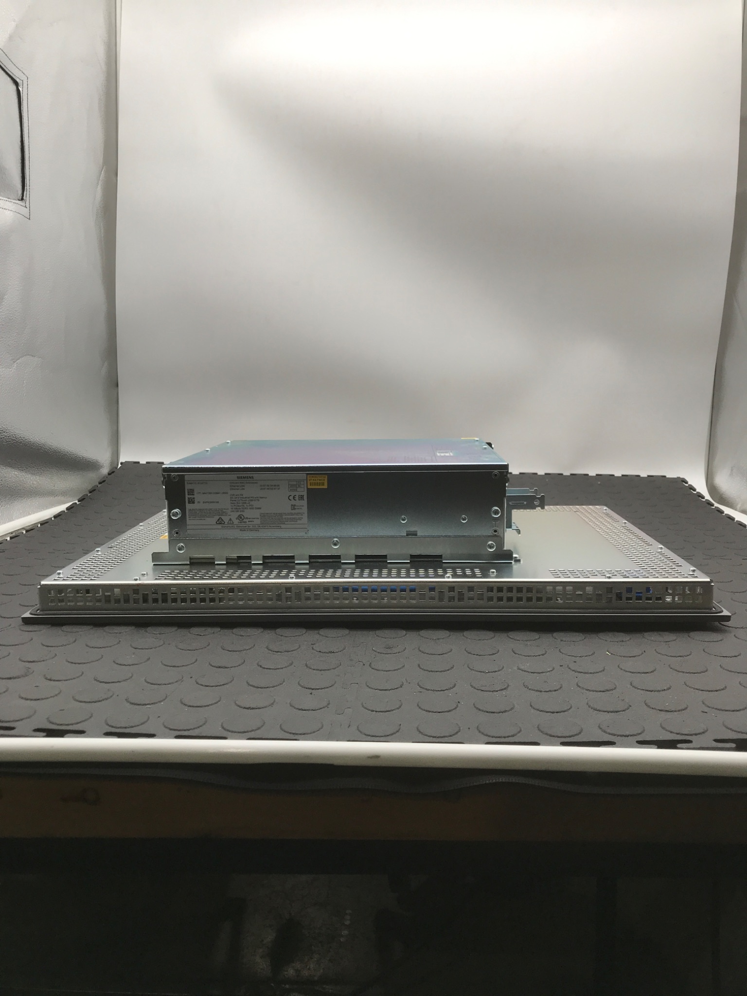 SIEMENS 6AV7260-2GM41-0BX6 SIMATIC IPC677D 22" Touch Panel USED 1