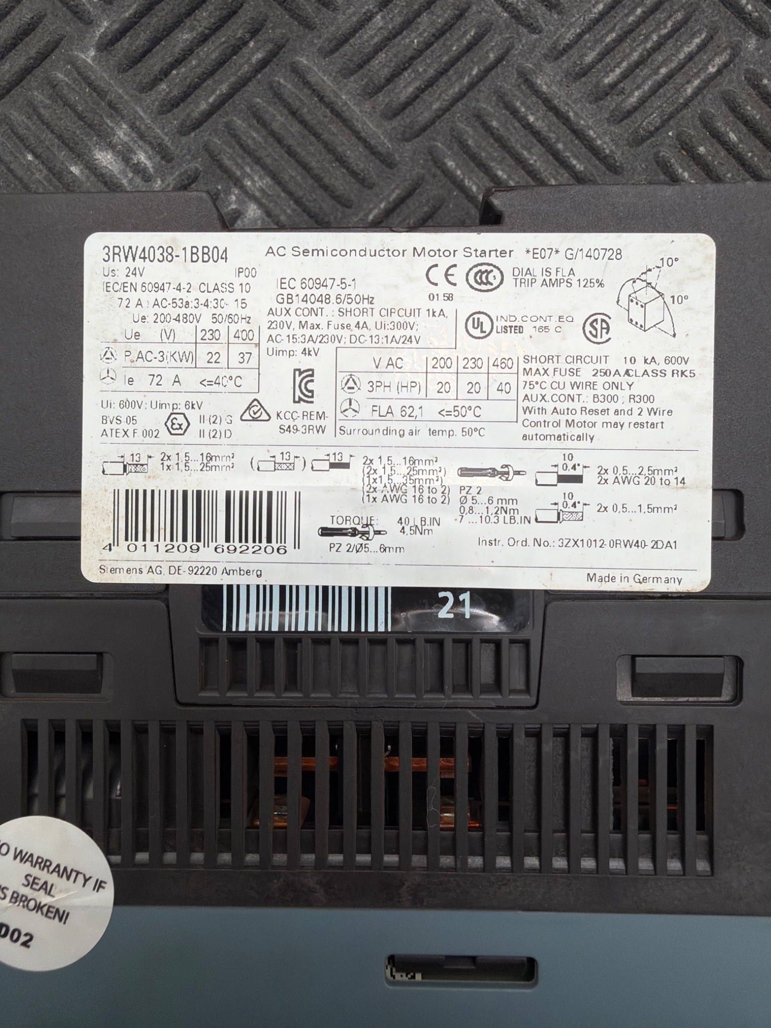 SIEMENS 3RW4038-1BB04 24V, 3P Soft Starter w/ Bypass USED 3