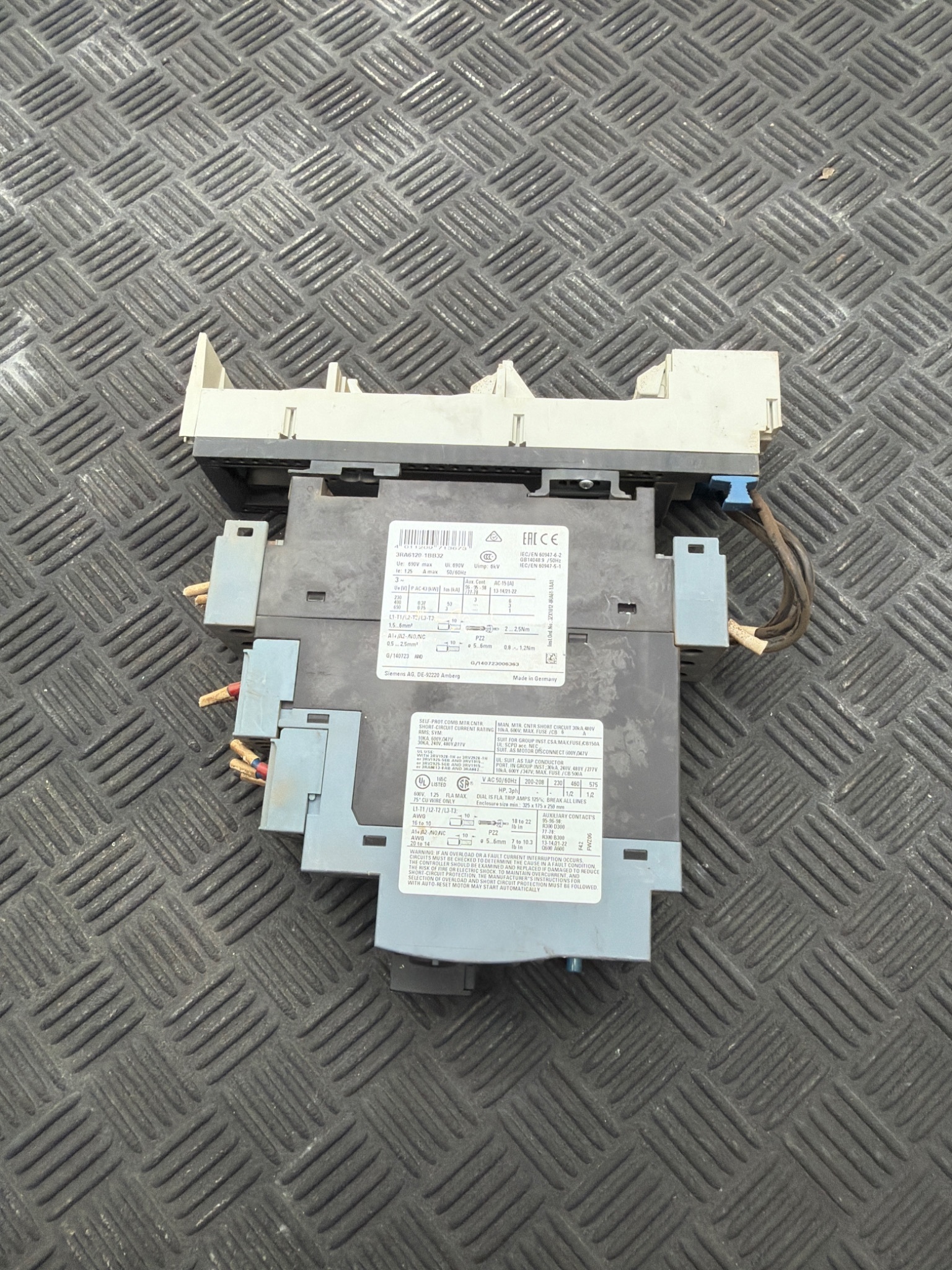 SIEMENS 3RA6120-1BB32 3-Pole Compact Starter USED 3