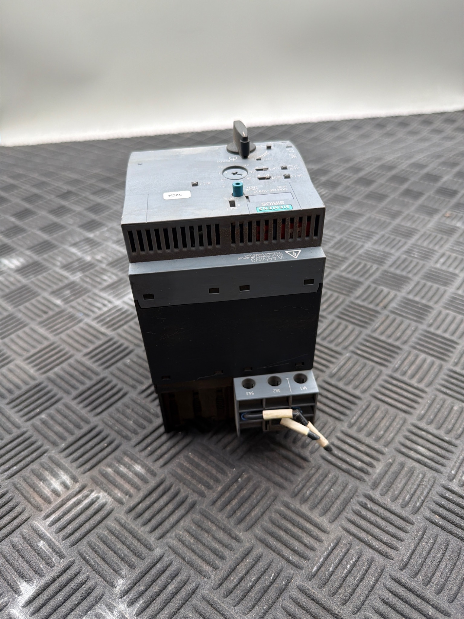 SIEMENS 3RA6250-1BB32 24V, 3-Pole Reversing Starter USED 3