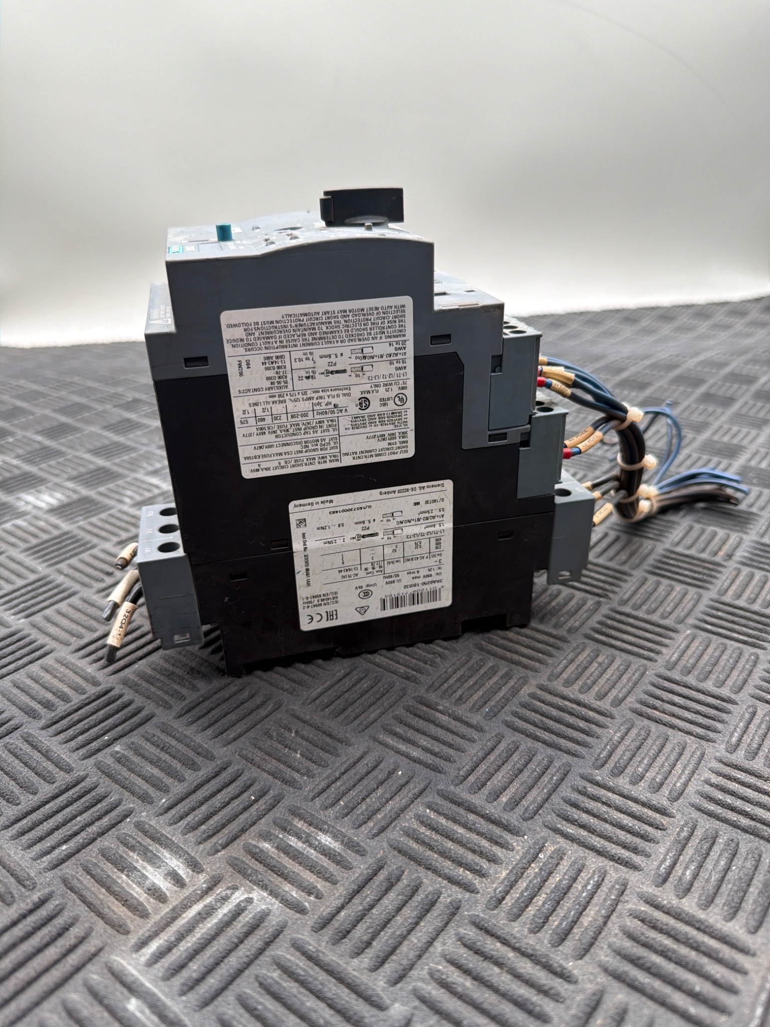 SIEMENS 3RA6250-1BB32 24V, 3-Pole Reversing Starter USED 4