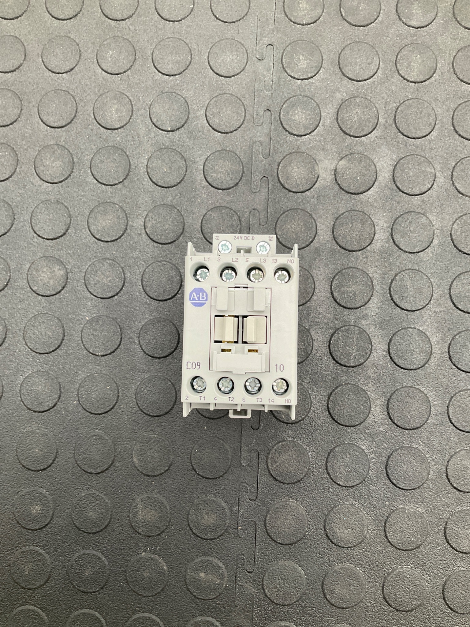 ALLEN BRADLEY 100-C09DJ10 Contactor NEW 2