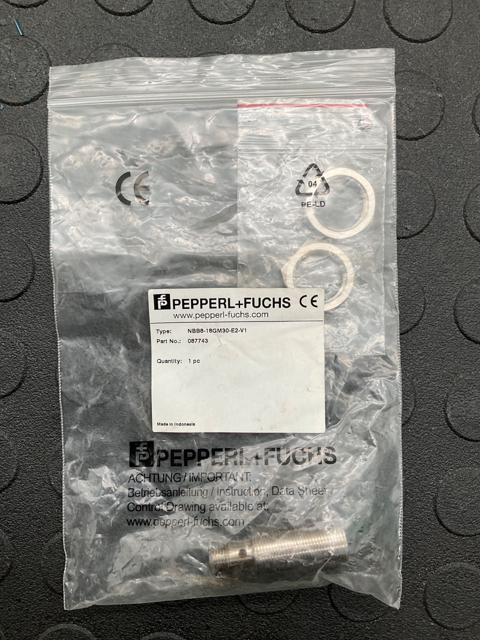 PEPPERL+FUCHS NBB8‑18GM30‑E2‑V1 8mm Inductive Proximity Sensor NEW 0