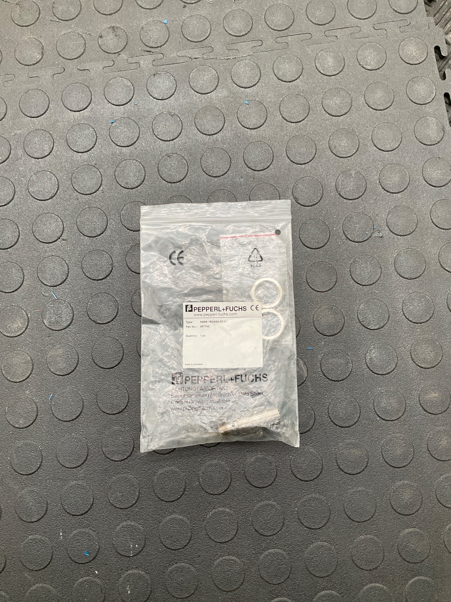 PEPPERL+FUCHS NBB8‑18GM30‑E2‑V1 8mm Inductive Proximity Sensor NEW 2