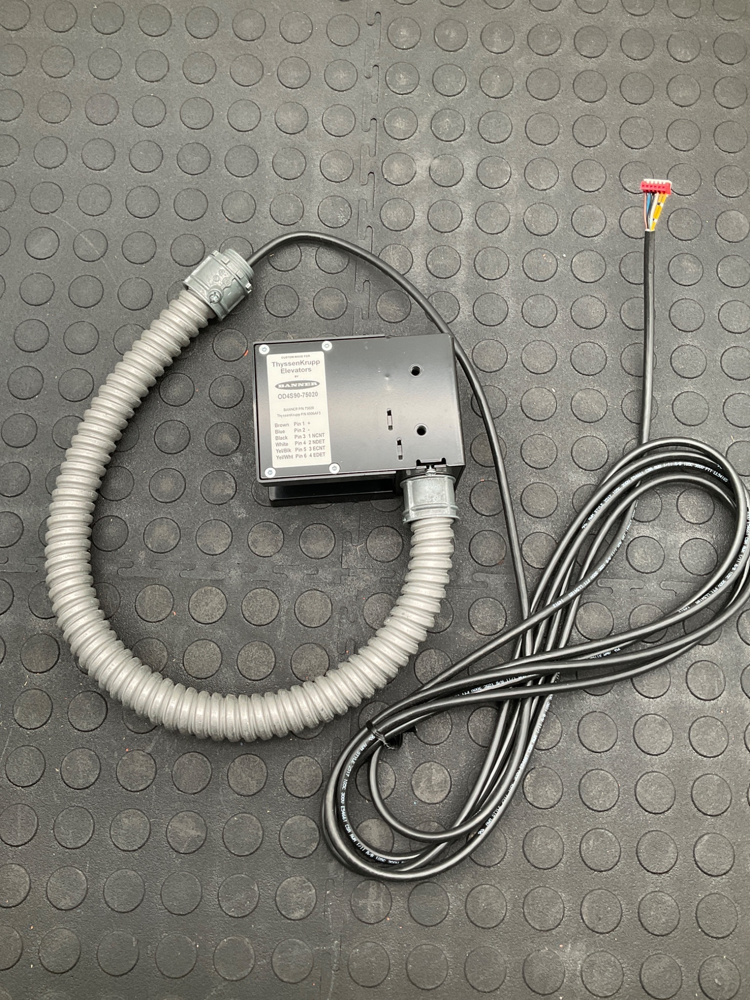 BANNER OD4S90‑75020 Custom Sensor Assembly USED 0